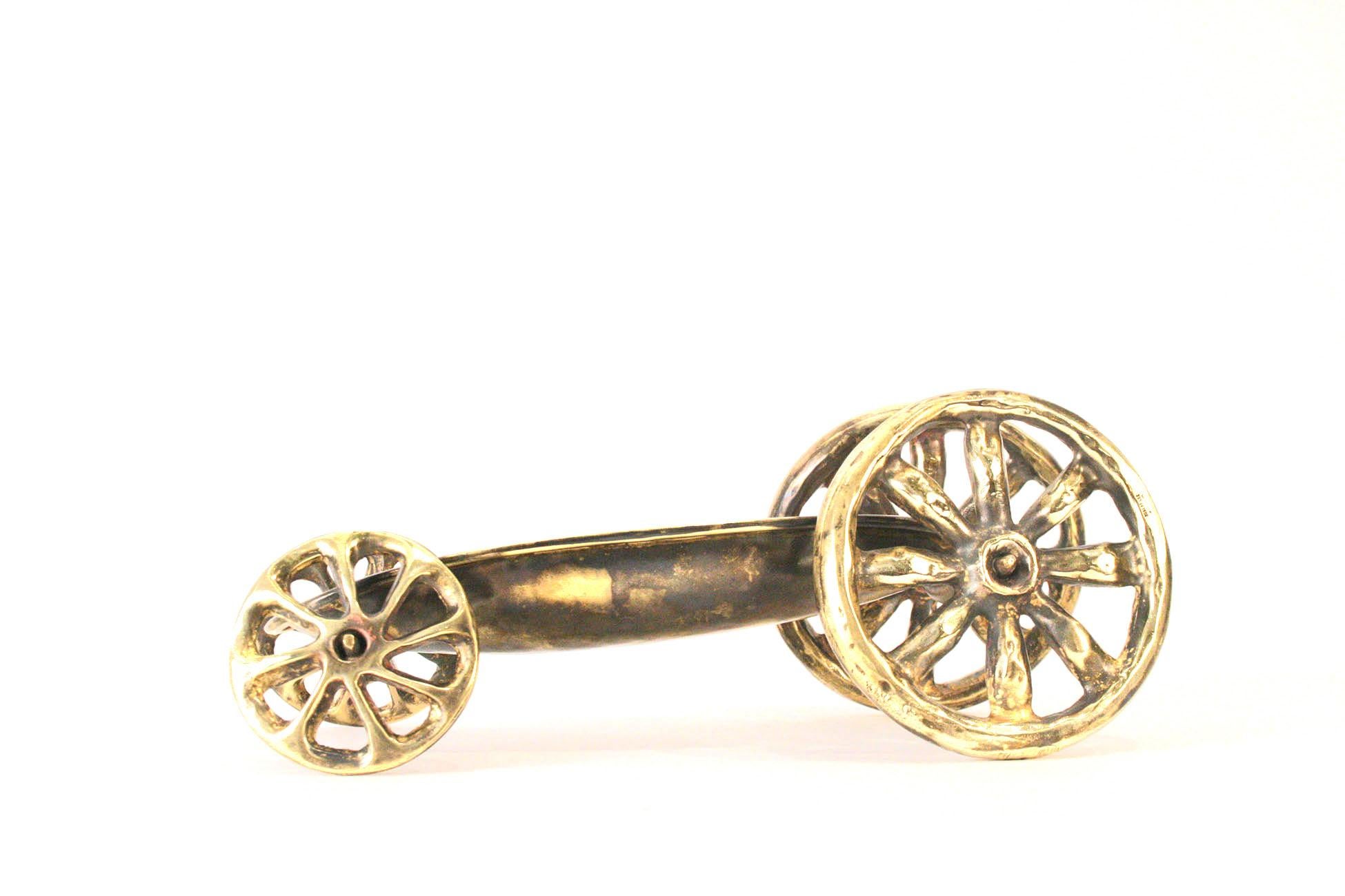 Postmoderne Sculpture en bronze Big Wheel Cigar Car de Robert Lee Morris en vente