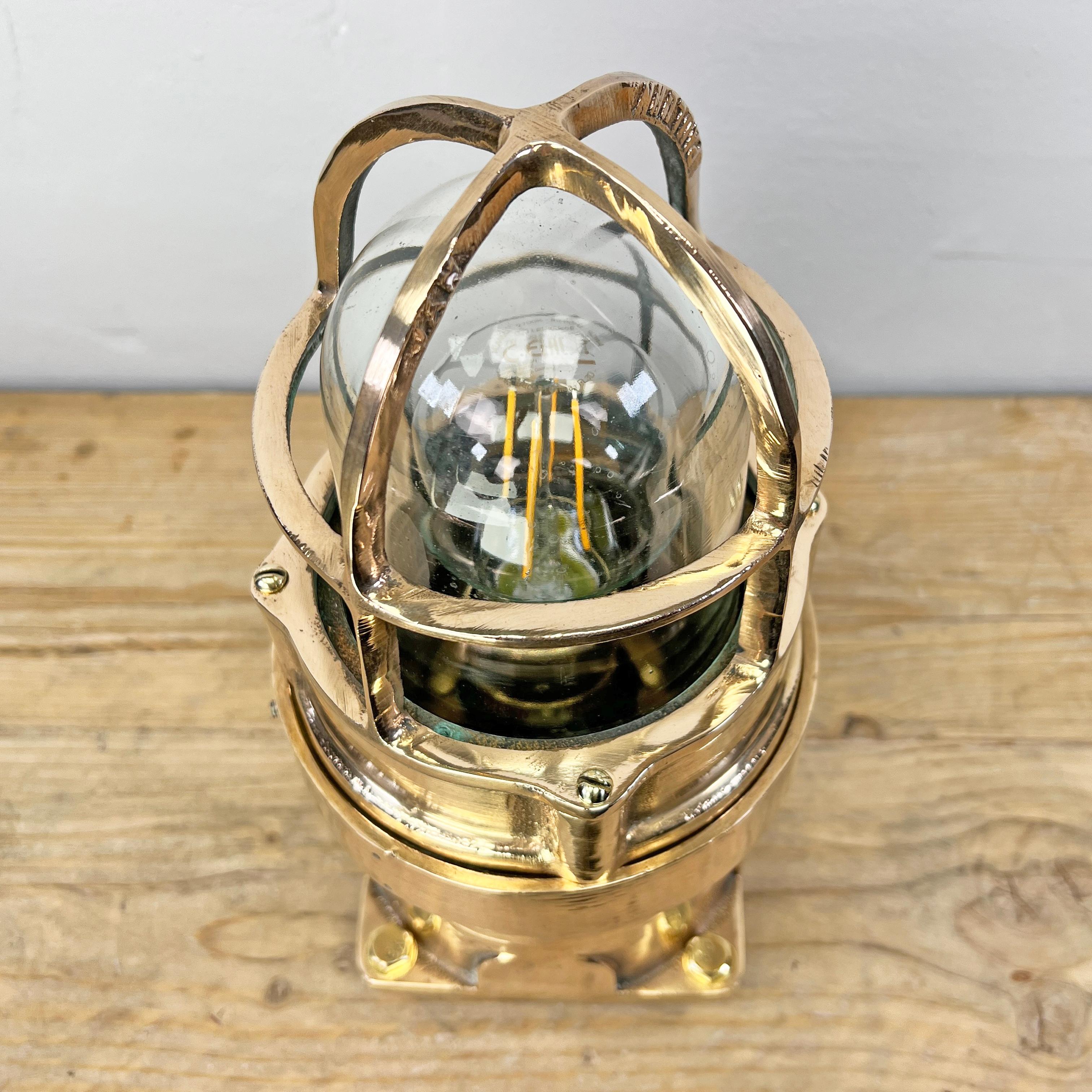 Fin du 20e siècle Lampe de bureau industrielle américaine des années 1980 en bronze moulé et verre par Pauluhn UL en vente