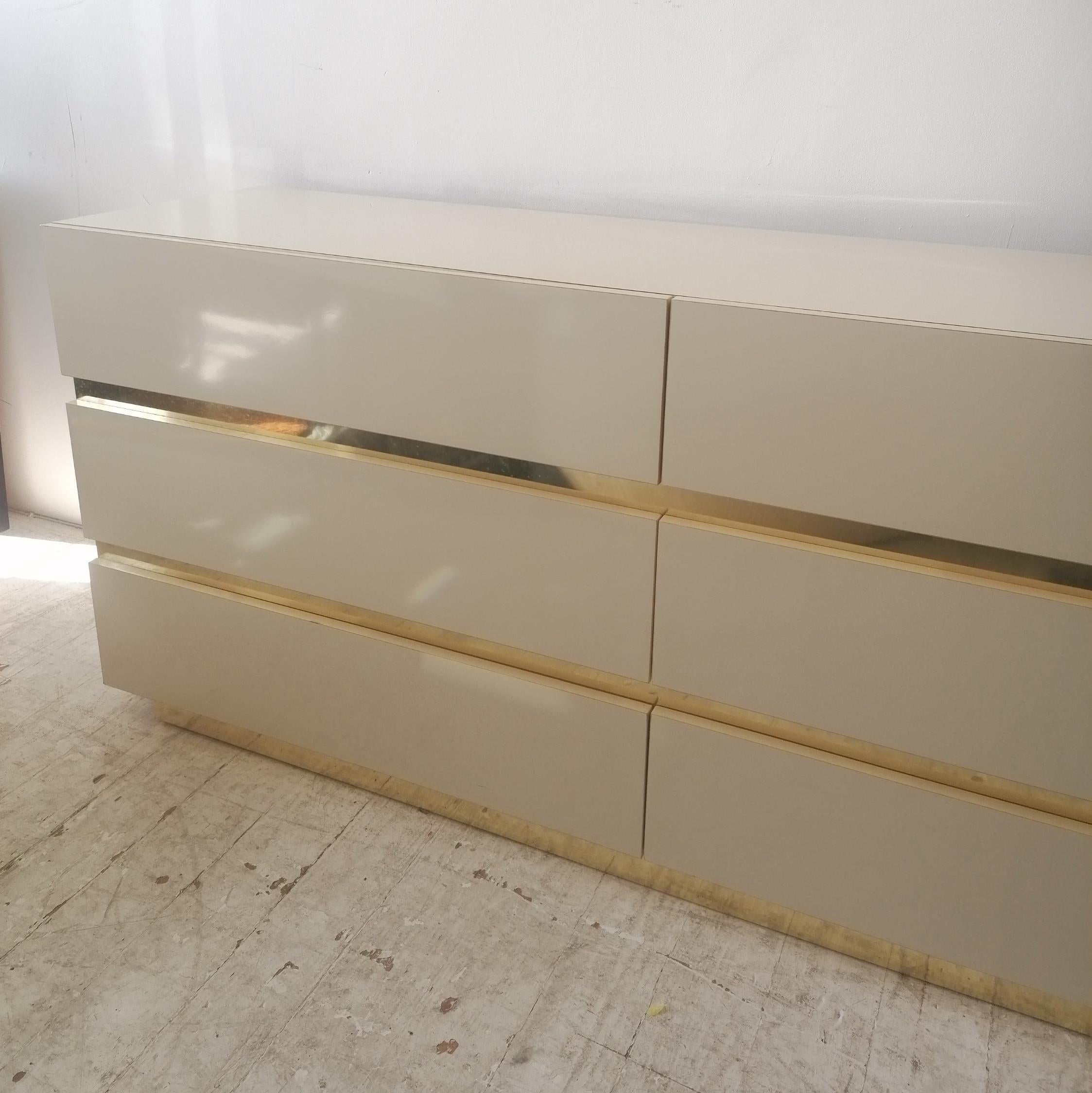 Post-Modern 1980s American cream & gold metal sideboard / dresser with drawers For Sale