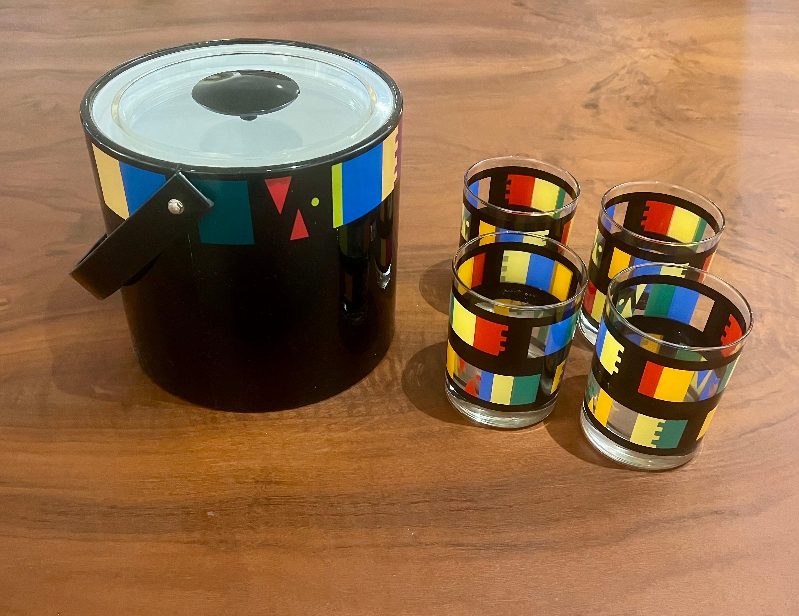 Juego de 4 cubiteras y vasos postmodernos americanos de los años 80 por Georges Briard NIB Estadounidense en venta