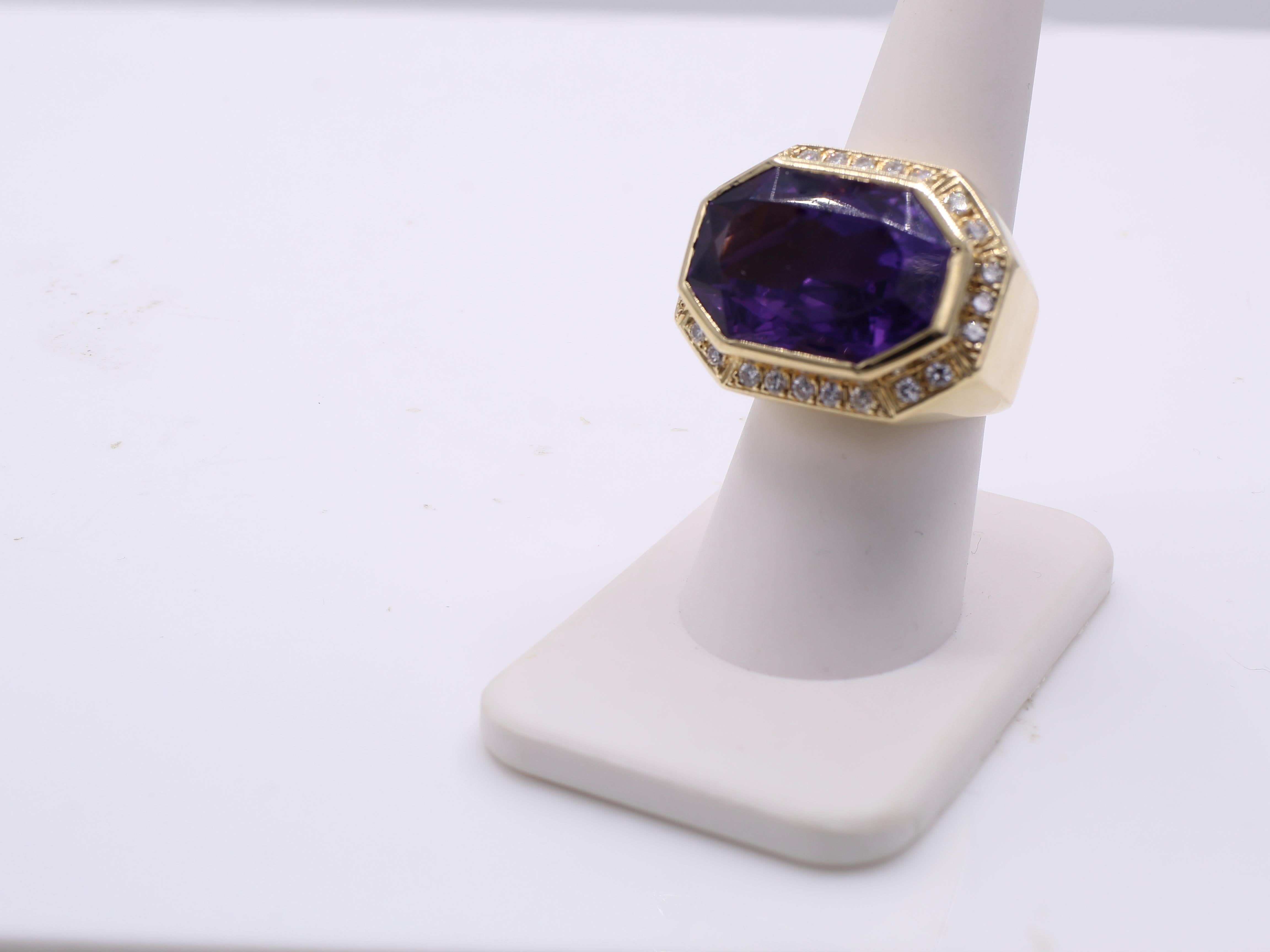 1980s Amethyst Diamond Gold Ring In Excellent Condition For Sale In New York, NY