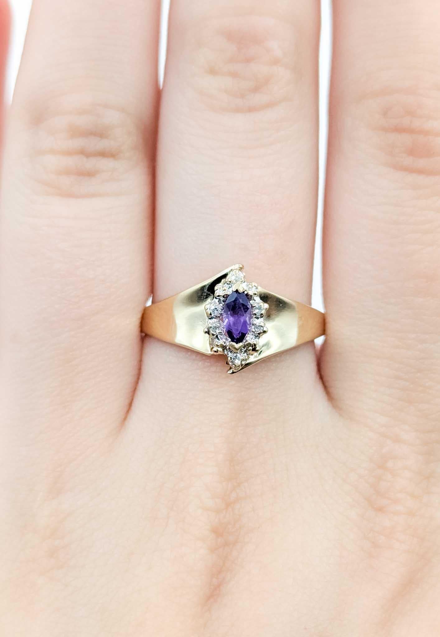 Bague à tige effilée en or jaune 14k, améthyste et diamant des années 1980 Pour femmes en vente