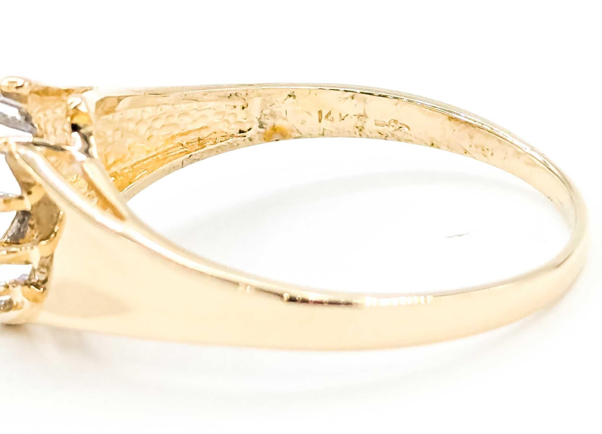Bague à tige effilée en or jaune 14k, améthyste et diamant des années 1980 en vente 3