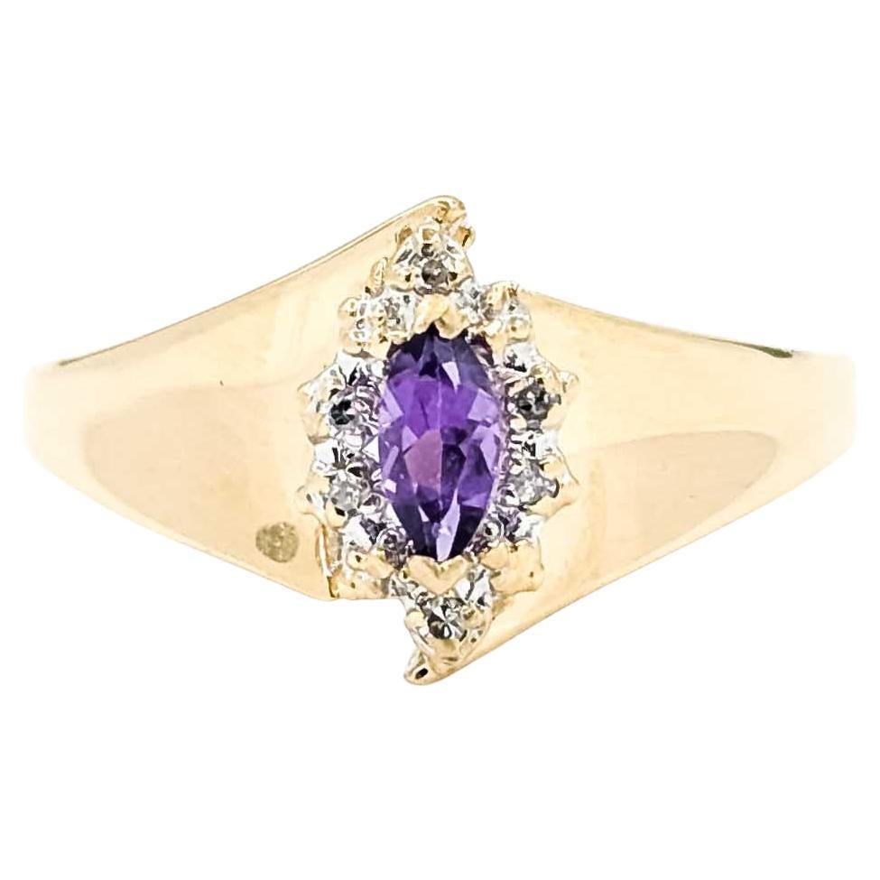 Bague à tige effilée en or jaune 14k, améthyste et diamant des années 1980 en vente