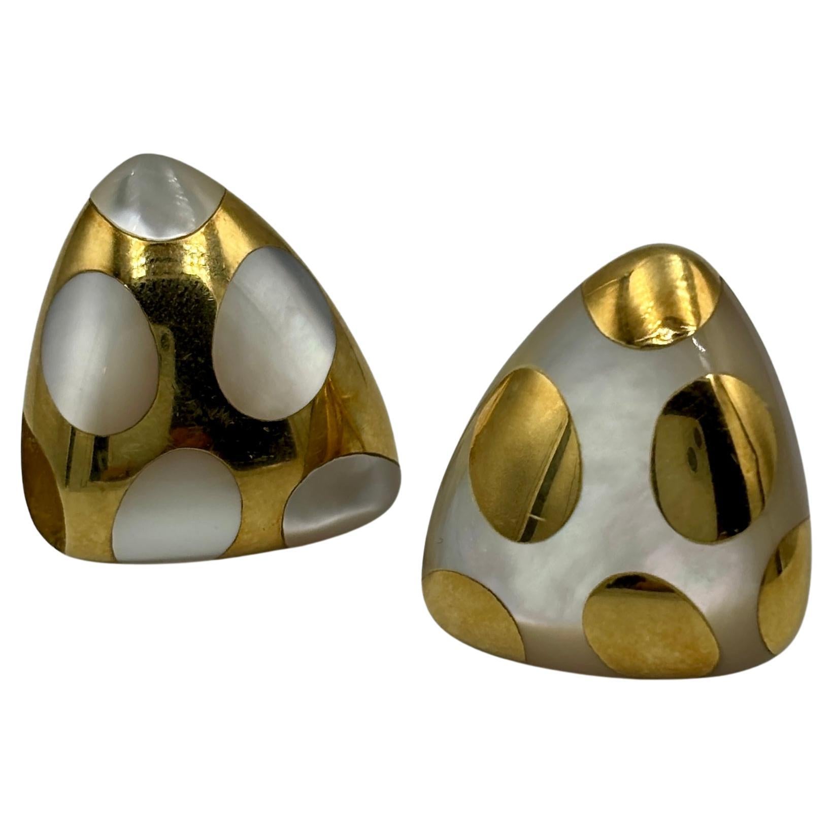 1980s Angela Cummings for Tiffany 
Co 18k gold and mother of pearl earrings en venta