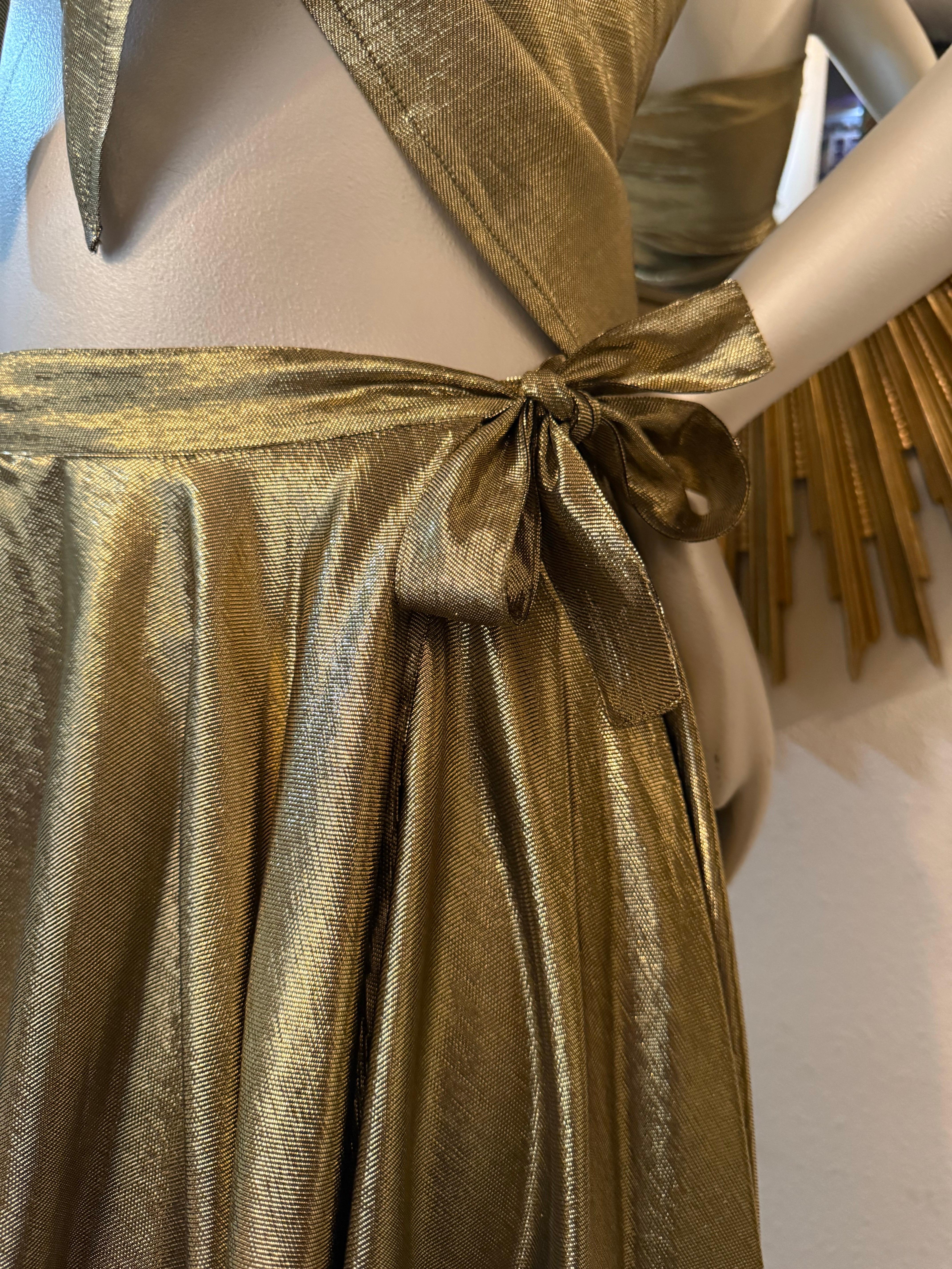 1980s Angelo Tarlazzi 4-Piece Gold Silk Lame Ensemble w Skirts Blouse & Scarf In Excellent Condition For Sale In Gresham, OR