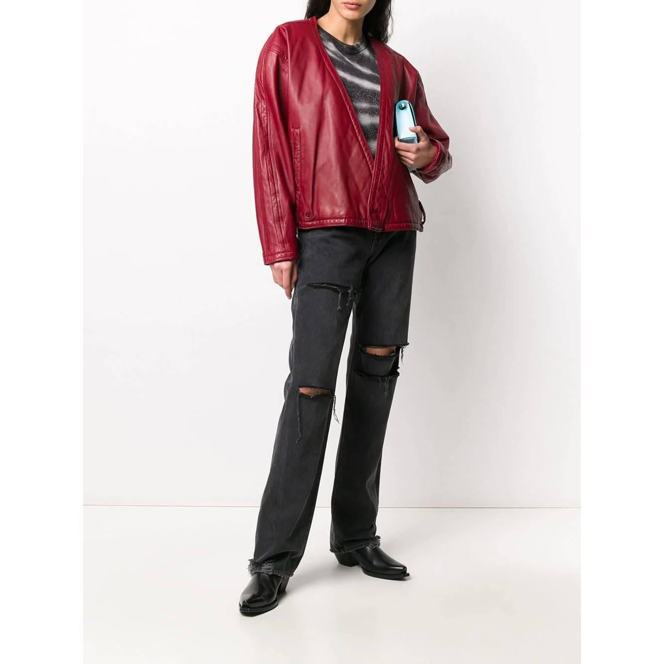 A.N.G.E.L.O. Vintage - ITALY

A.N.G.E.L.O. Vintage Cult burgundy leather jacket. V-neck model and crossover closure with snap buttons. Long sleeves, padded shoulder, welt pockets and belt loops.

The product has slight signs of wear in the leather