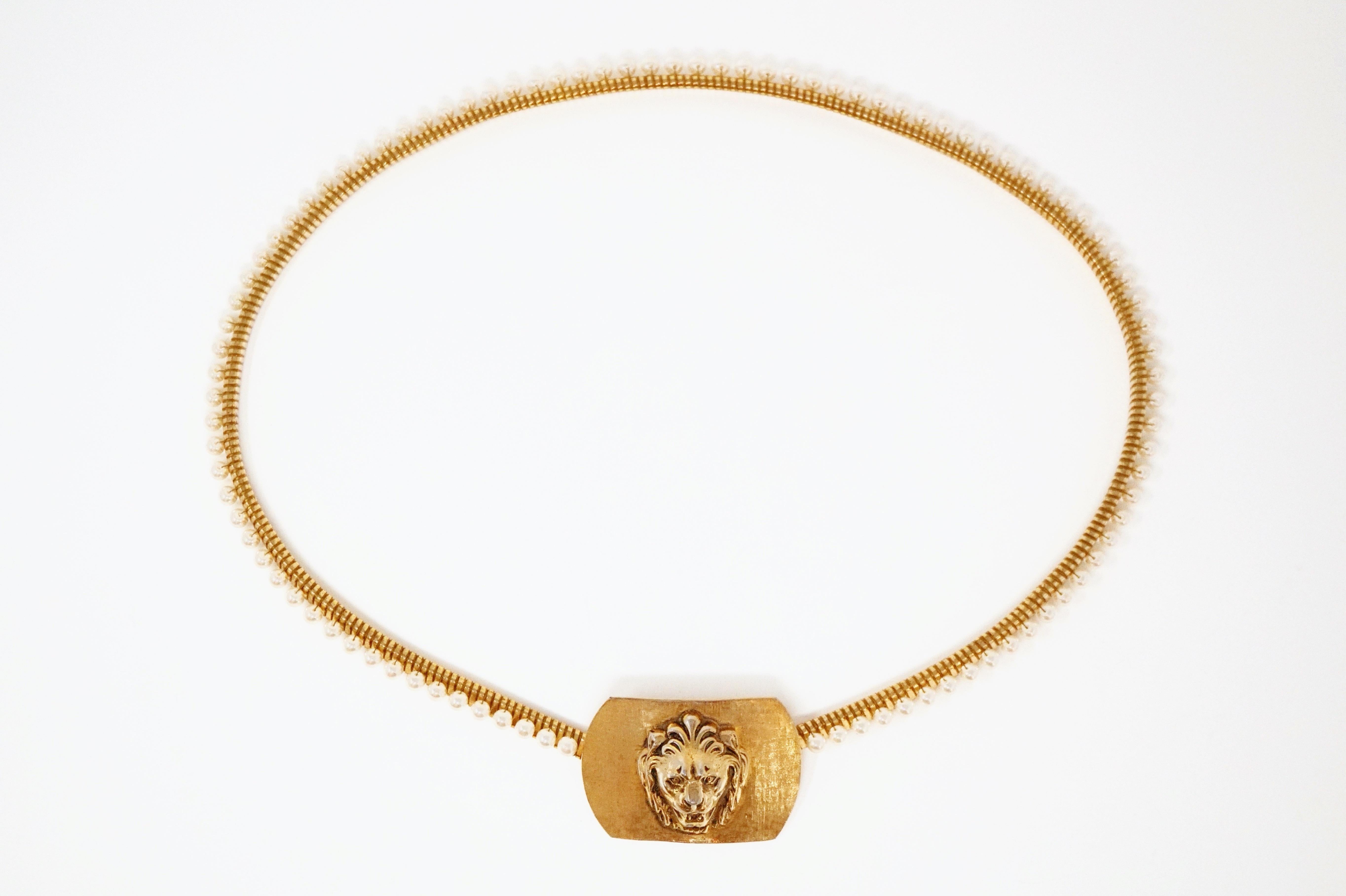 Anne Klein per Accessocraft, cintura elasticizzata con testa di leone e perle, firmata, anni '80. 12