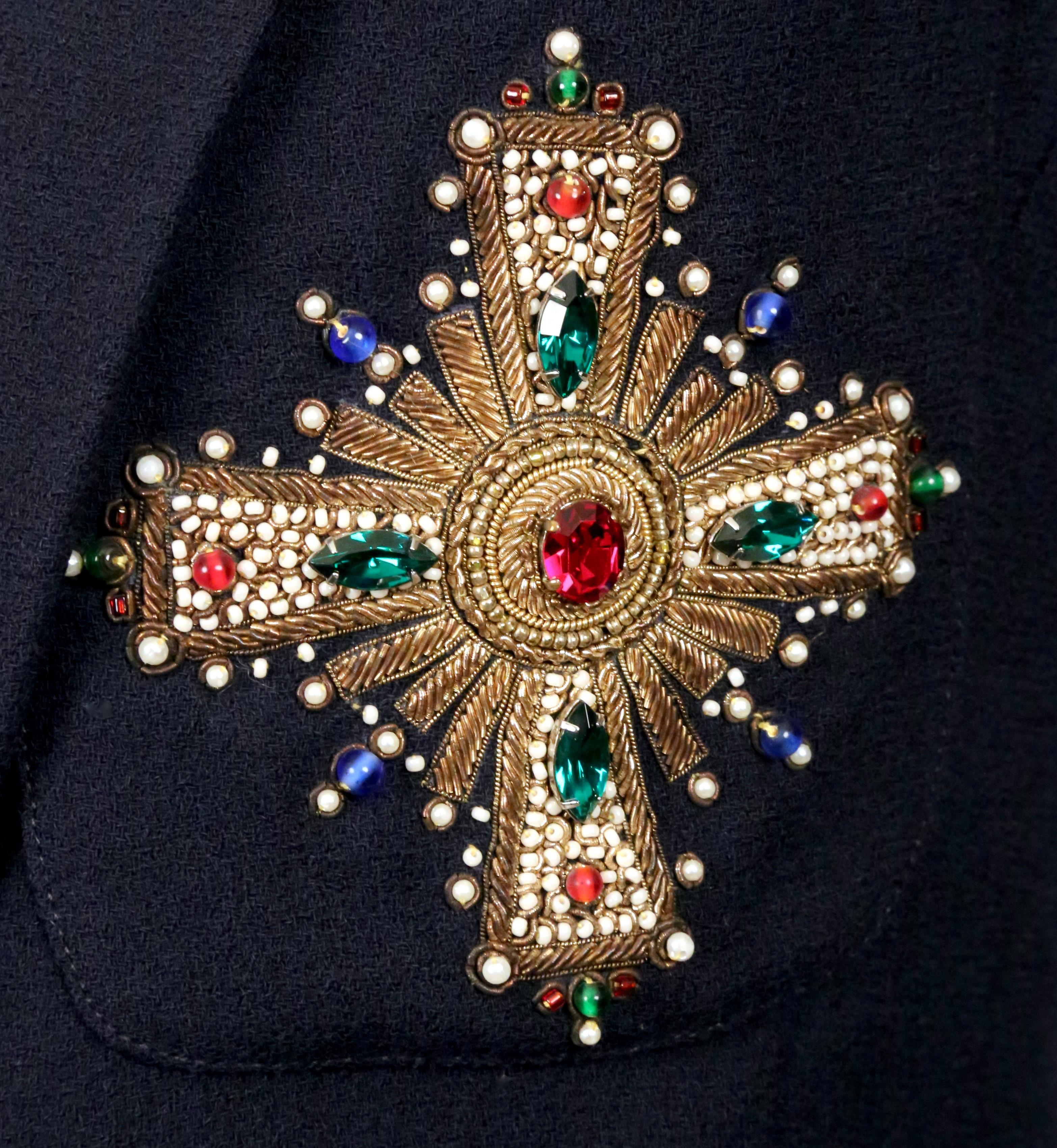 ANNE KLEIN Veste en laine bleu marine avec dtails en croix byzantine orns de bijoux, annes 1980 en vente 2