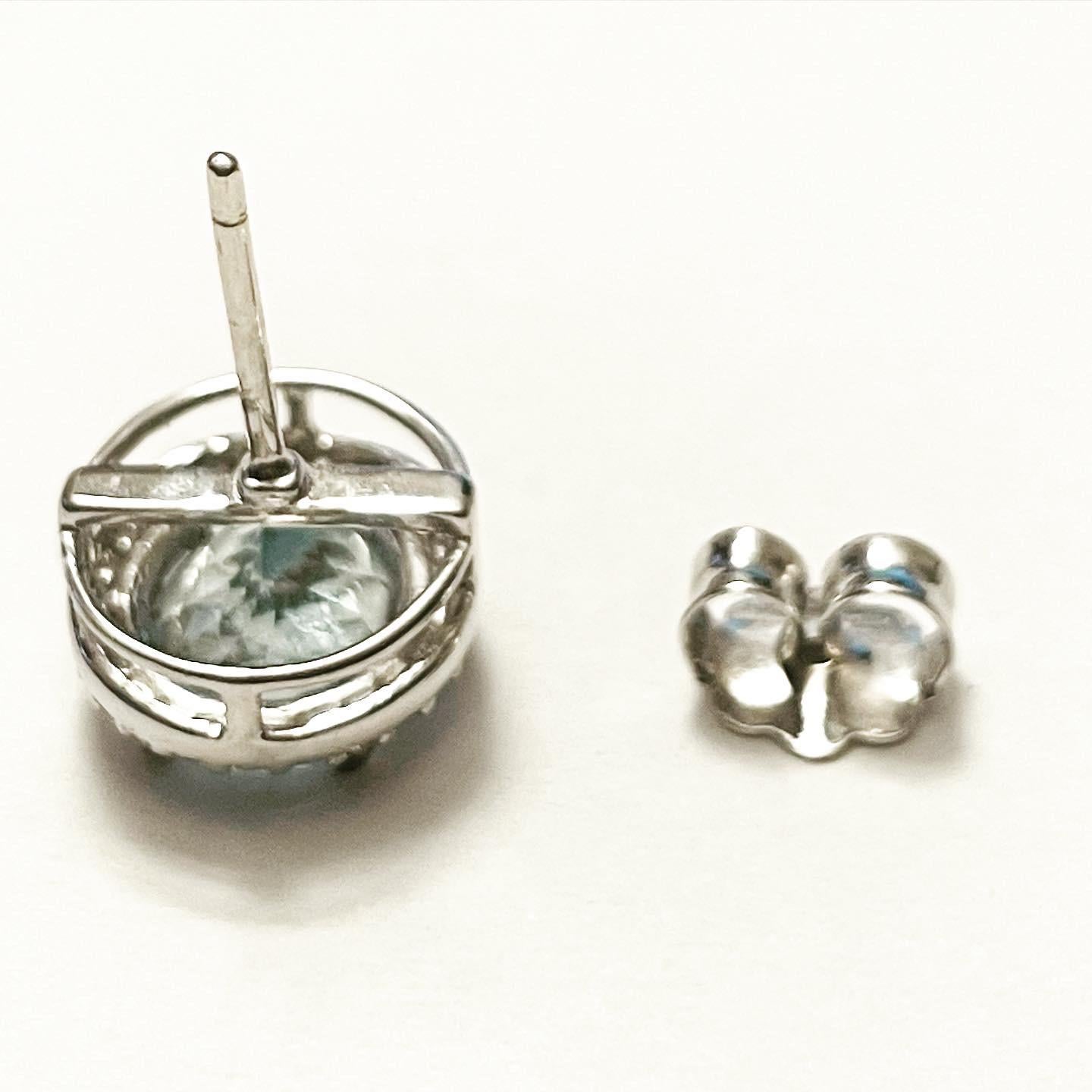 1980s, Aquamarine Diamond 18k White Gold Cluster Stud Earrings In Good Condition In Pamplona, Navarra