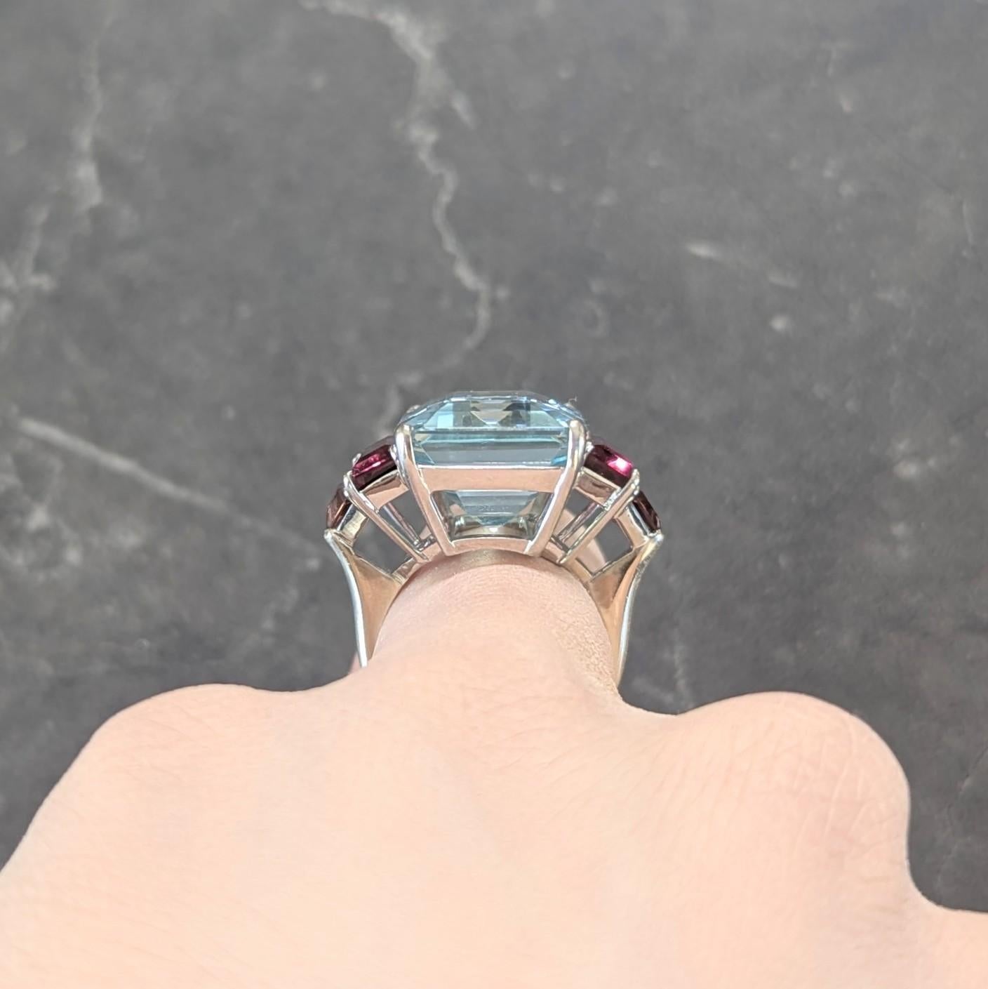 1980's Aquamarine Tourmaline 18 Karat White Gold Vintage Cocktail Ring For Sale 2