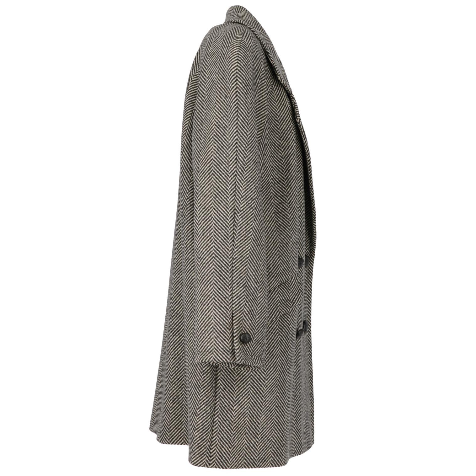 The Aquascutum herringbone grey oversize double-breasted wool coat features two front flap pockets, large raglan sleeves and the elegant classic revers collar.
The item is new. There is the original label and the extra button.
Years: 1980s

Made in
