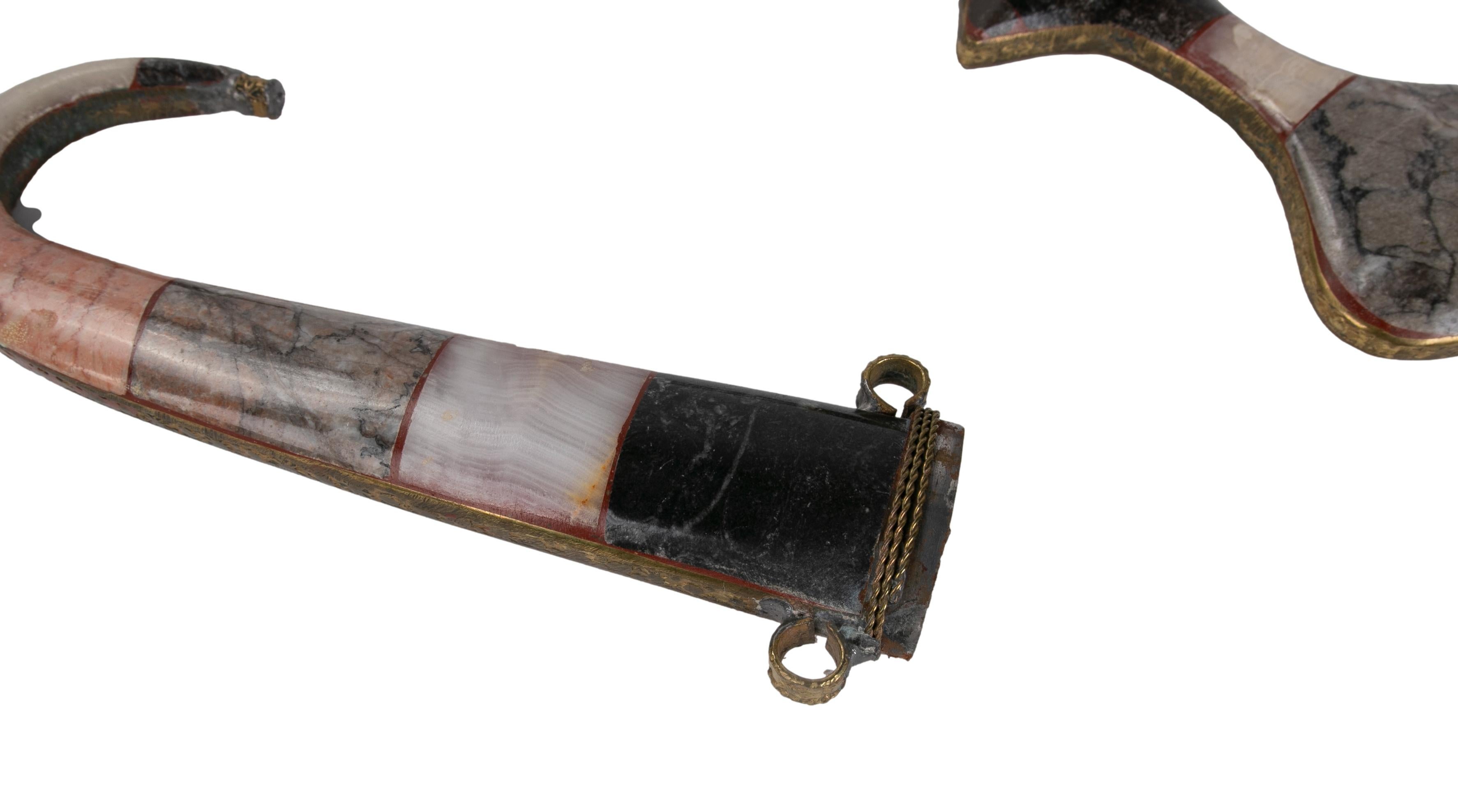 Dagger de style arabe des années 1980 fabriqué avec des pierres dures en vente 1