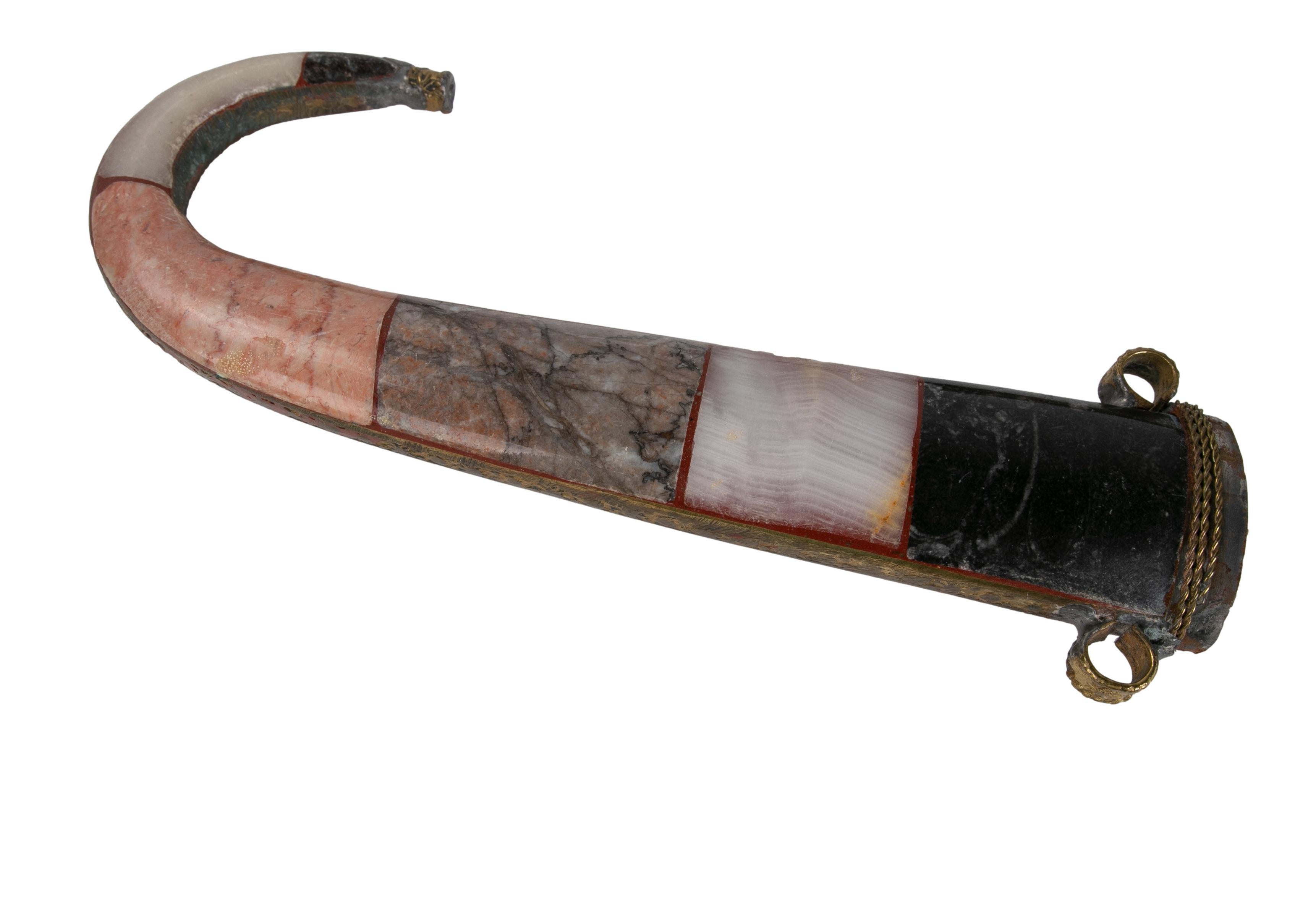 Dagger de style arabe des années 1980 fabriqué avec des pierres dures en vente 2