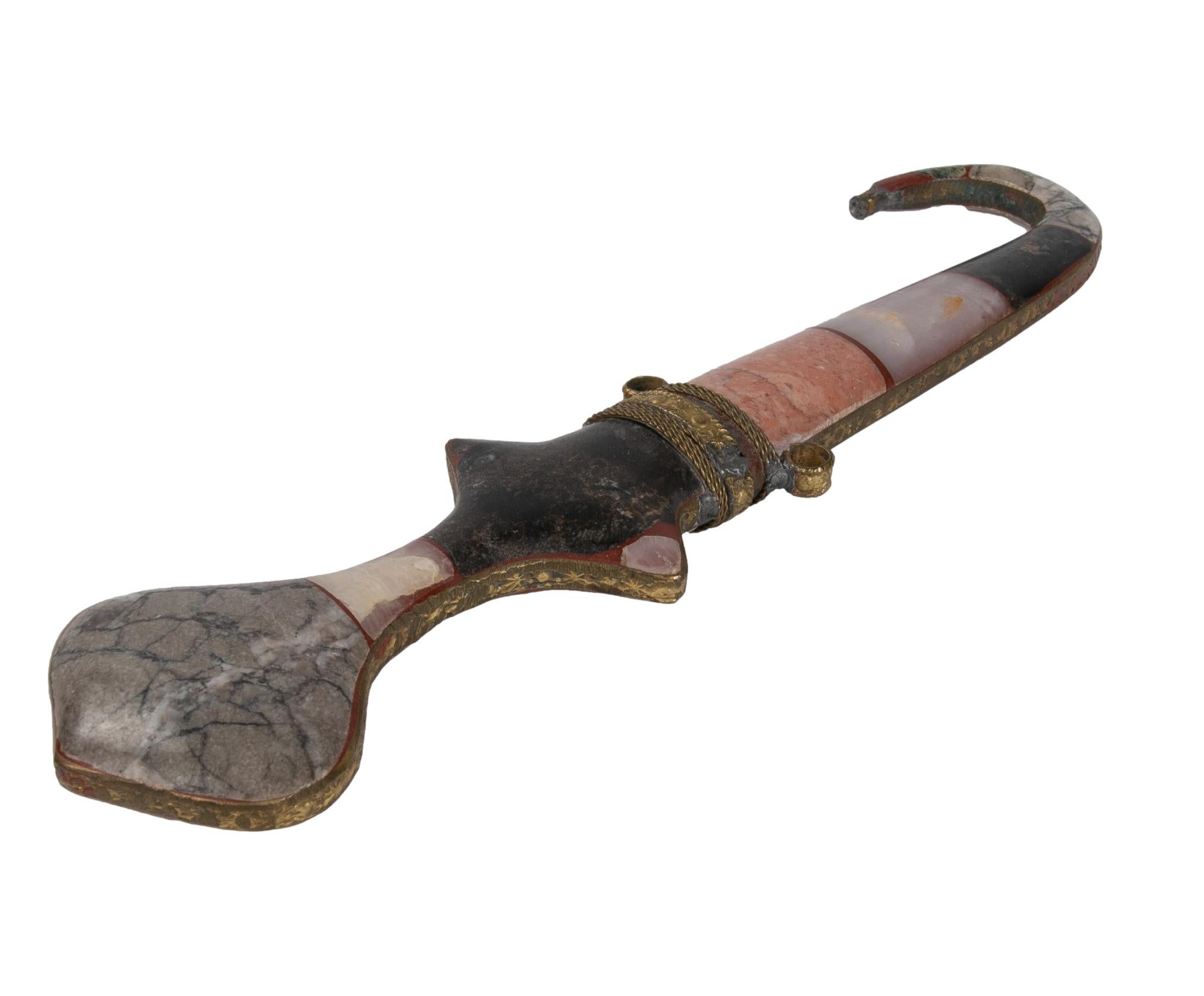 Dagger de style arabe des années 1980 fabriqué avec des pierres dures en vente 6