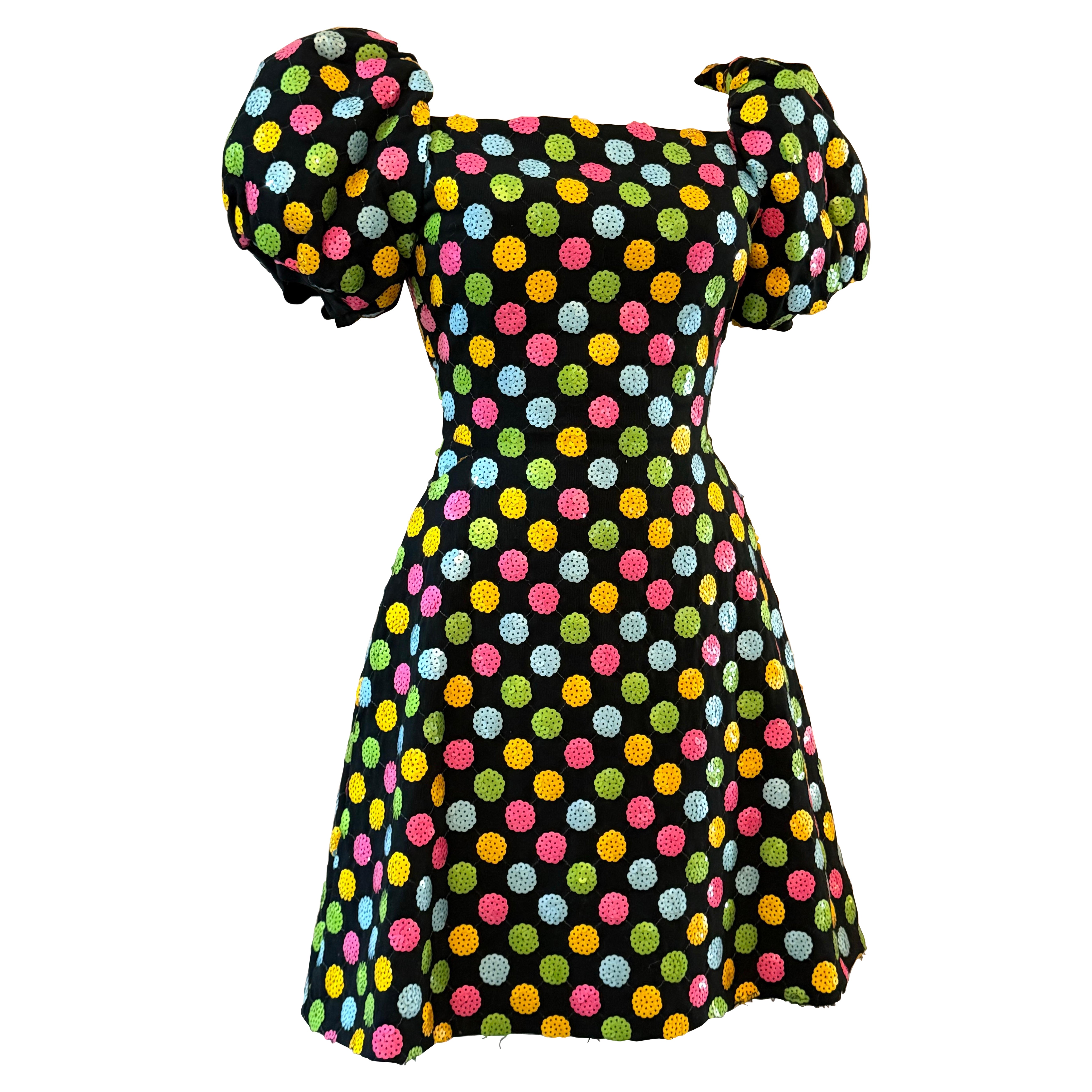 Abito anni 
80 in crepe di seta nera di Arnold Scaasi con Dot Dot Dot Dot Pastel e maniche Pouf in vendita