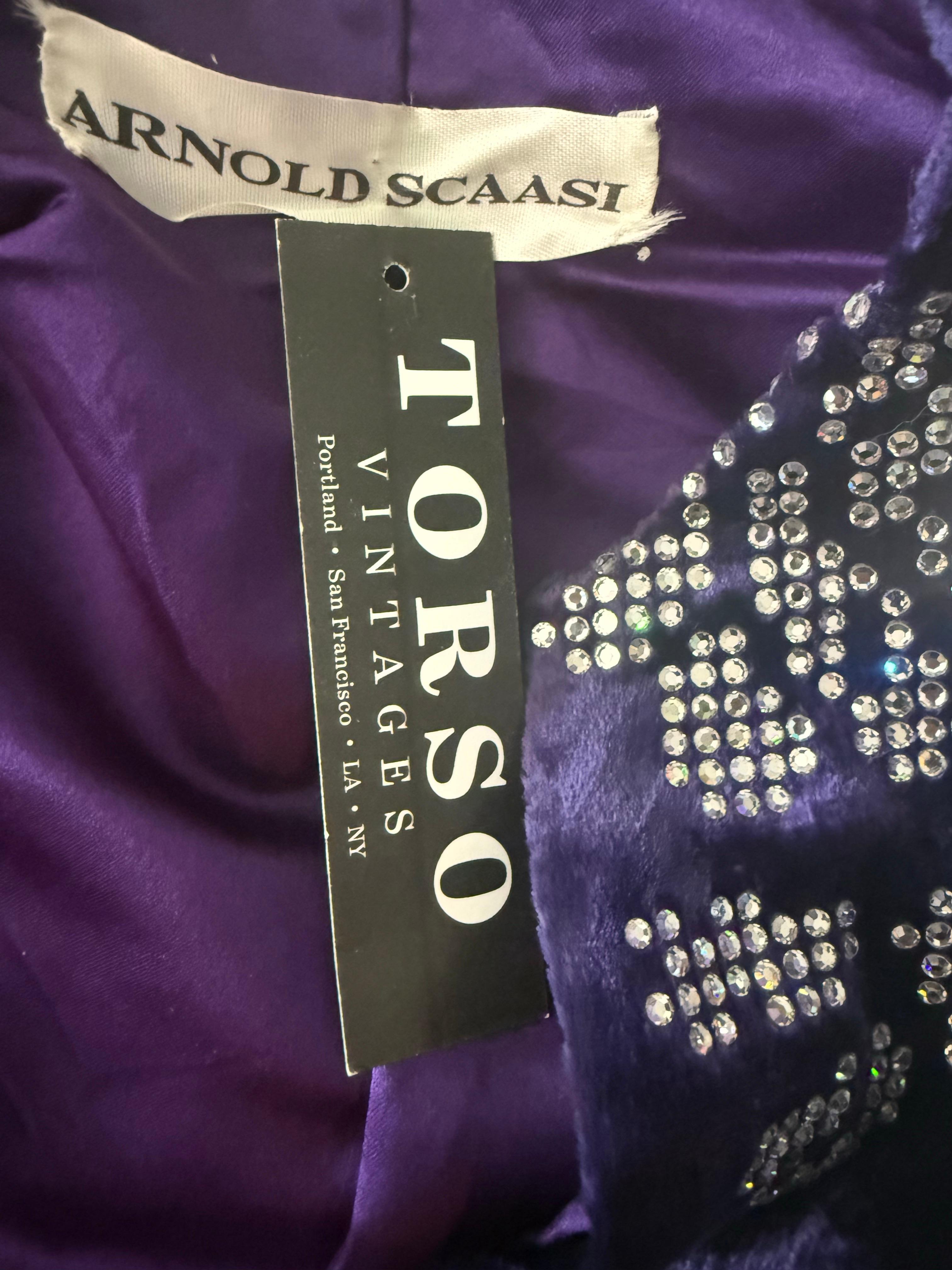 Giacca in velluto con panni di seta viola cobalto di Arnold Scaasi degli anni '80 con rose in strass in vendita 12