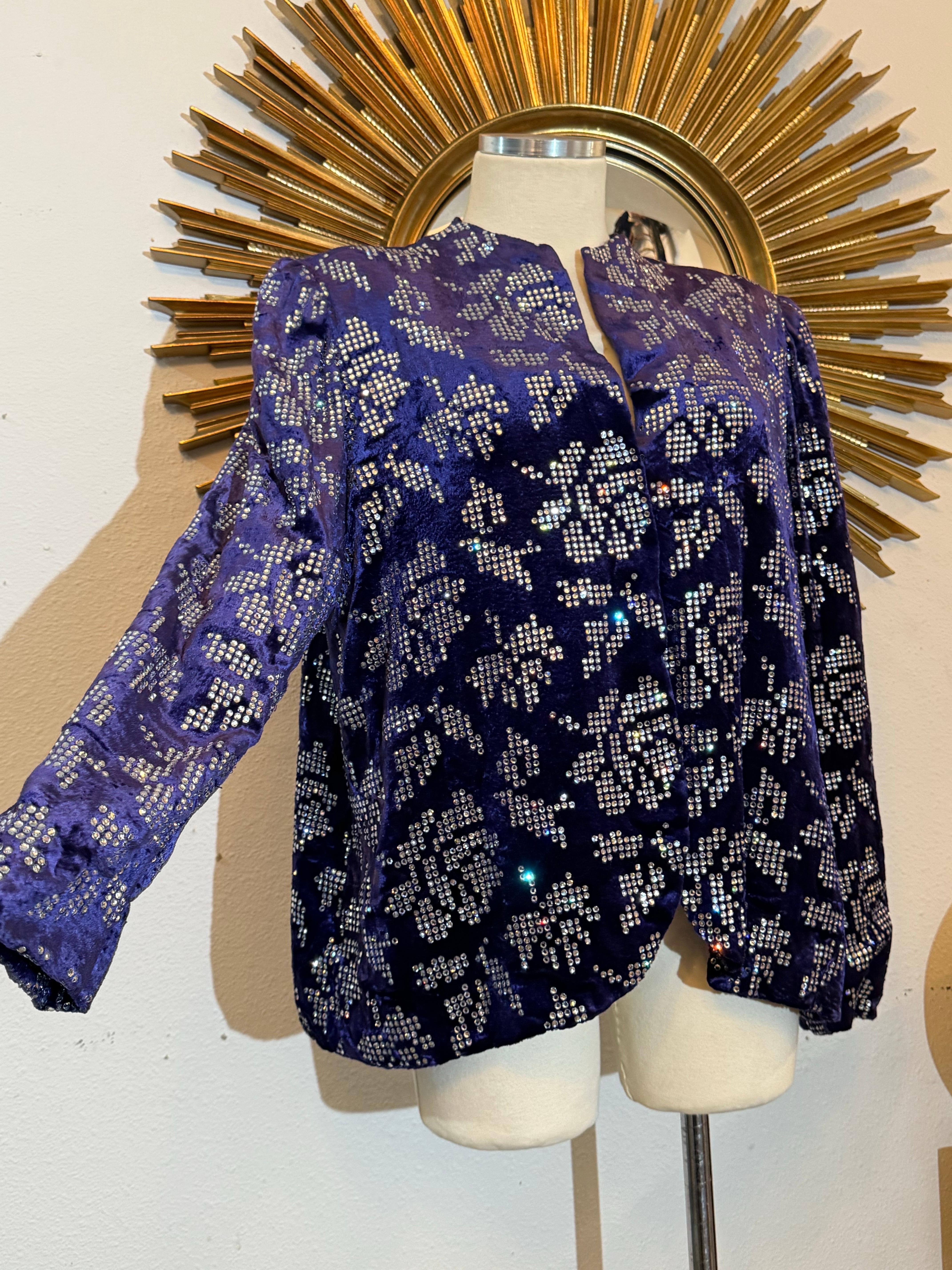 Donna Giacca in velluto con panni di seta viola cobalto di Arnold Scaasi degli anni '80 con rose in strass in vendita