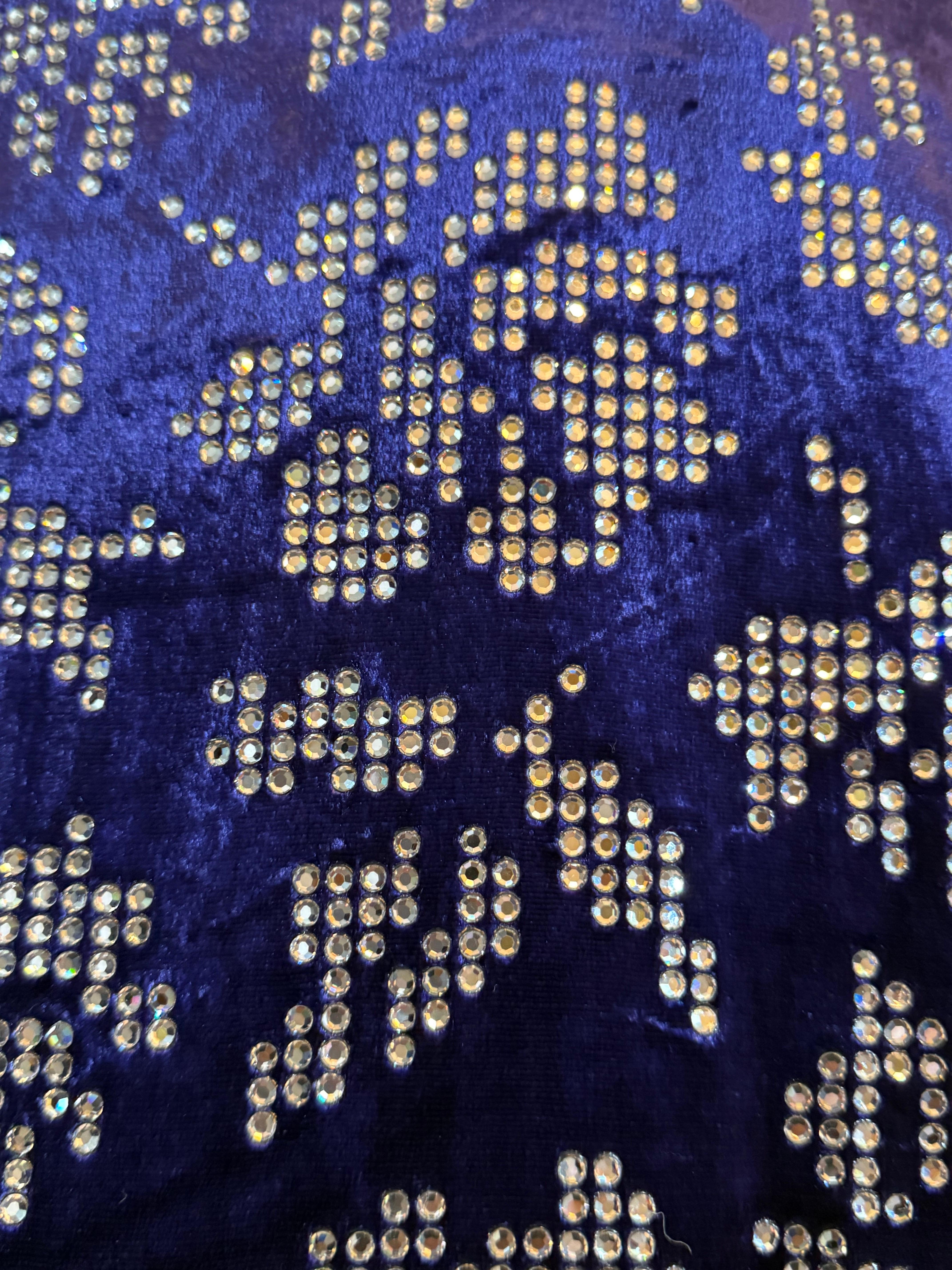 Giacca in velluto con panni di seta viola cobalto di Arnold Scaasi degli anni '80 con rose in strass in vendita 4