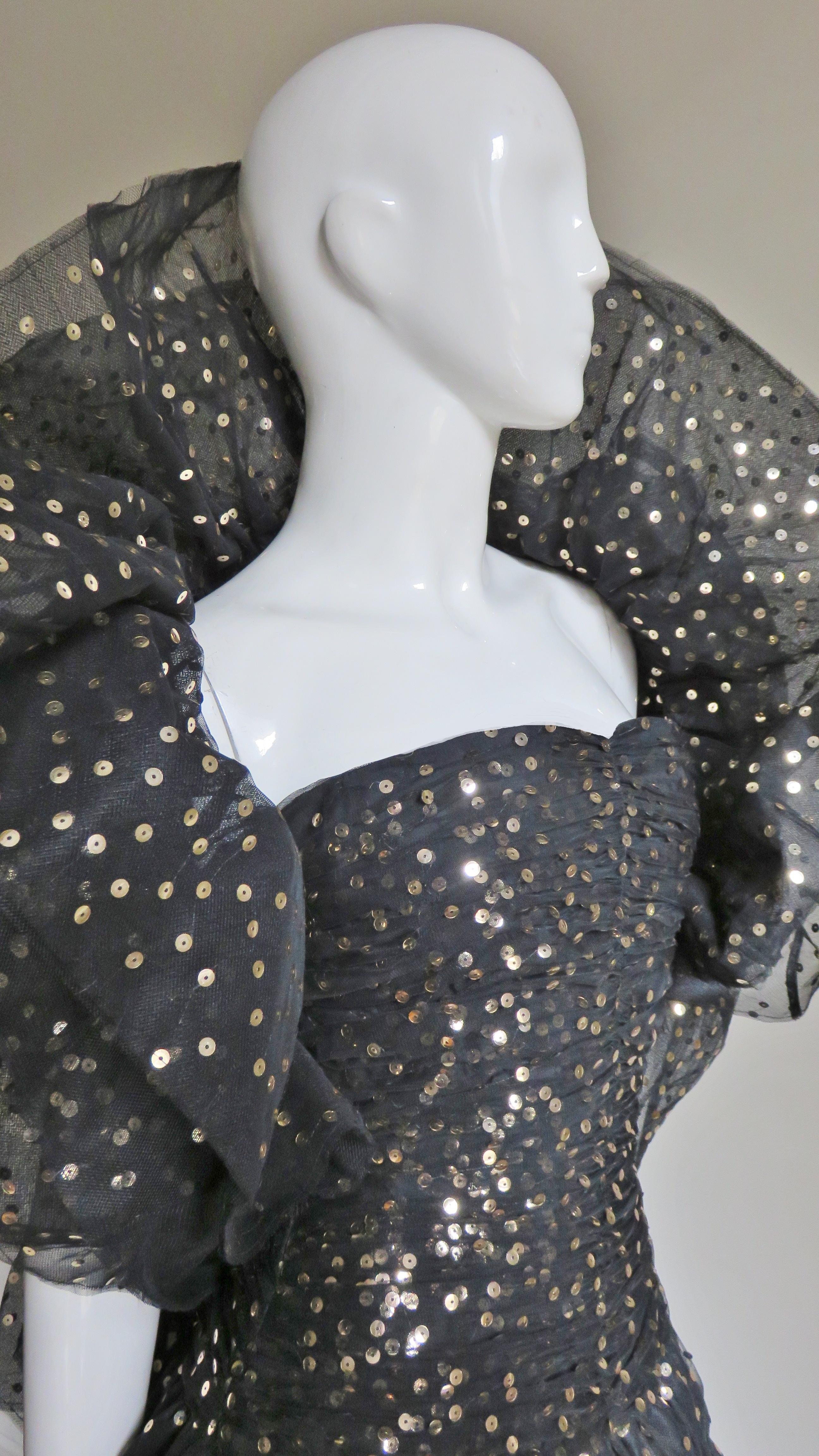 Arnold Scassi Boutique Vestido de tul sin tirantes y envoltura en venta 7