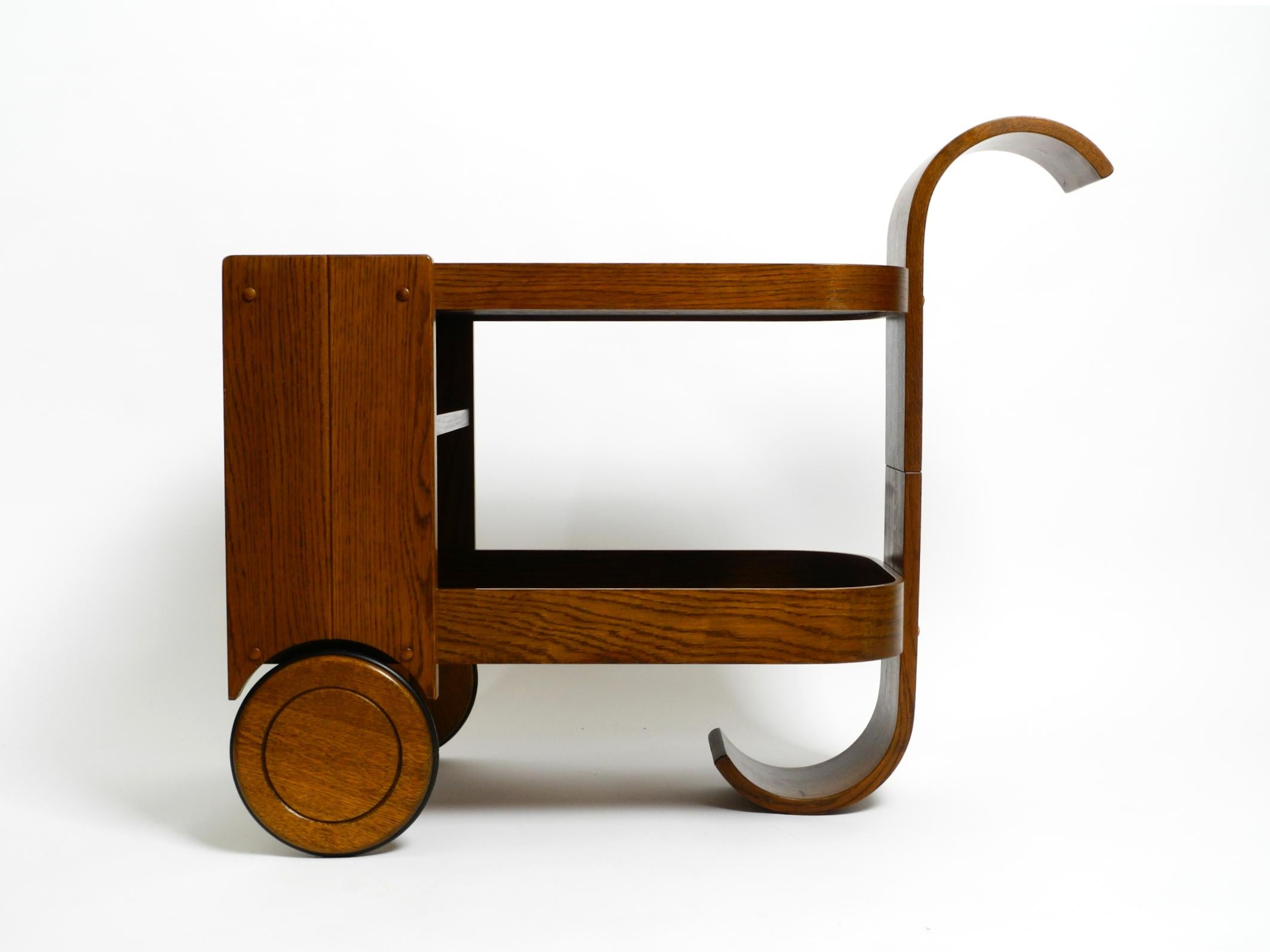 Beautiful Art Deco design serving and bar cart made of solid oak.
Manufactured in the 1980s. Made in the Netherlands.
Great Art Deco Pop Art design. Very solid and high-quality construction.
Also very nice as a side table or bedside table.
Very good