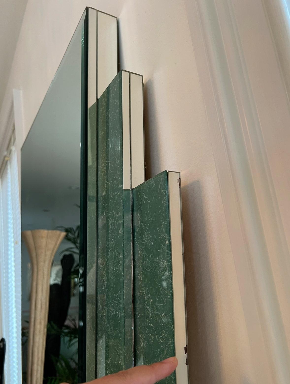 Tocador de cristal acrílico verde Art Decó de los años 80 con espejo en venta 1