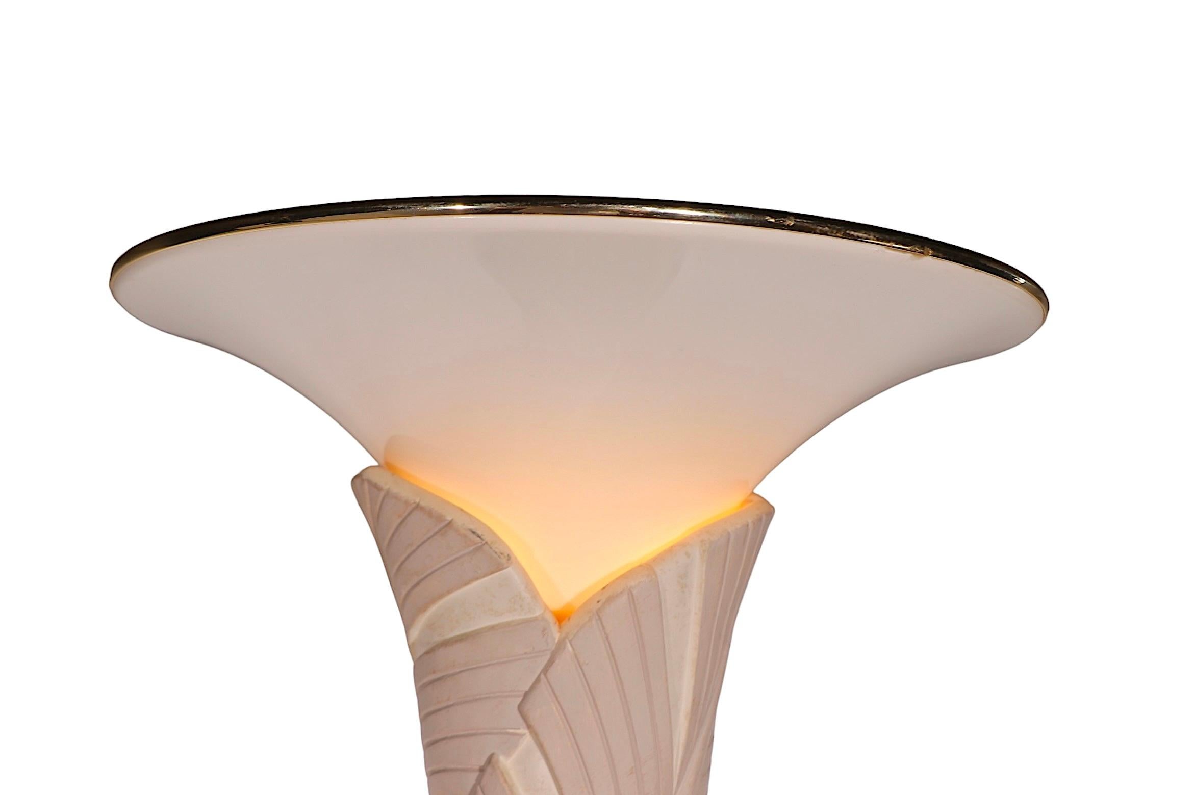 1980's  Torchère en plâtre moderne Art Déco Revival Hollywood Regency de Palm Beach en vente 9