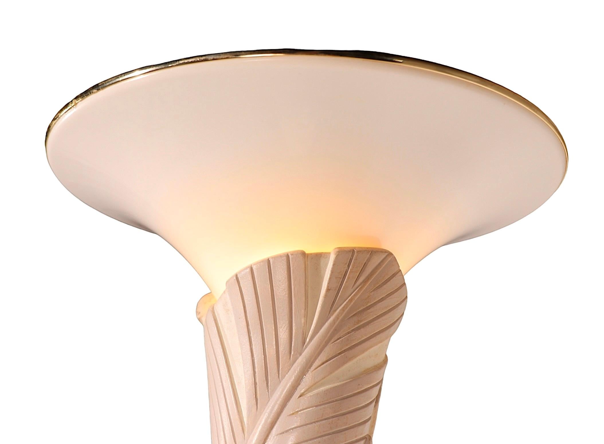 1980's  Torchère en plâtre moderne Art Déco Revival Hollywood Regency de Palm Beach en vente 12
