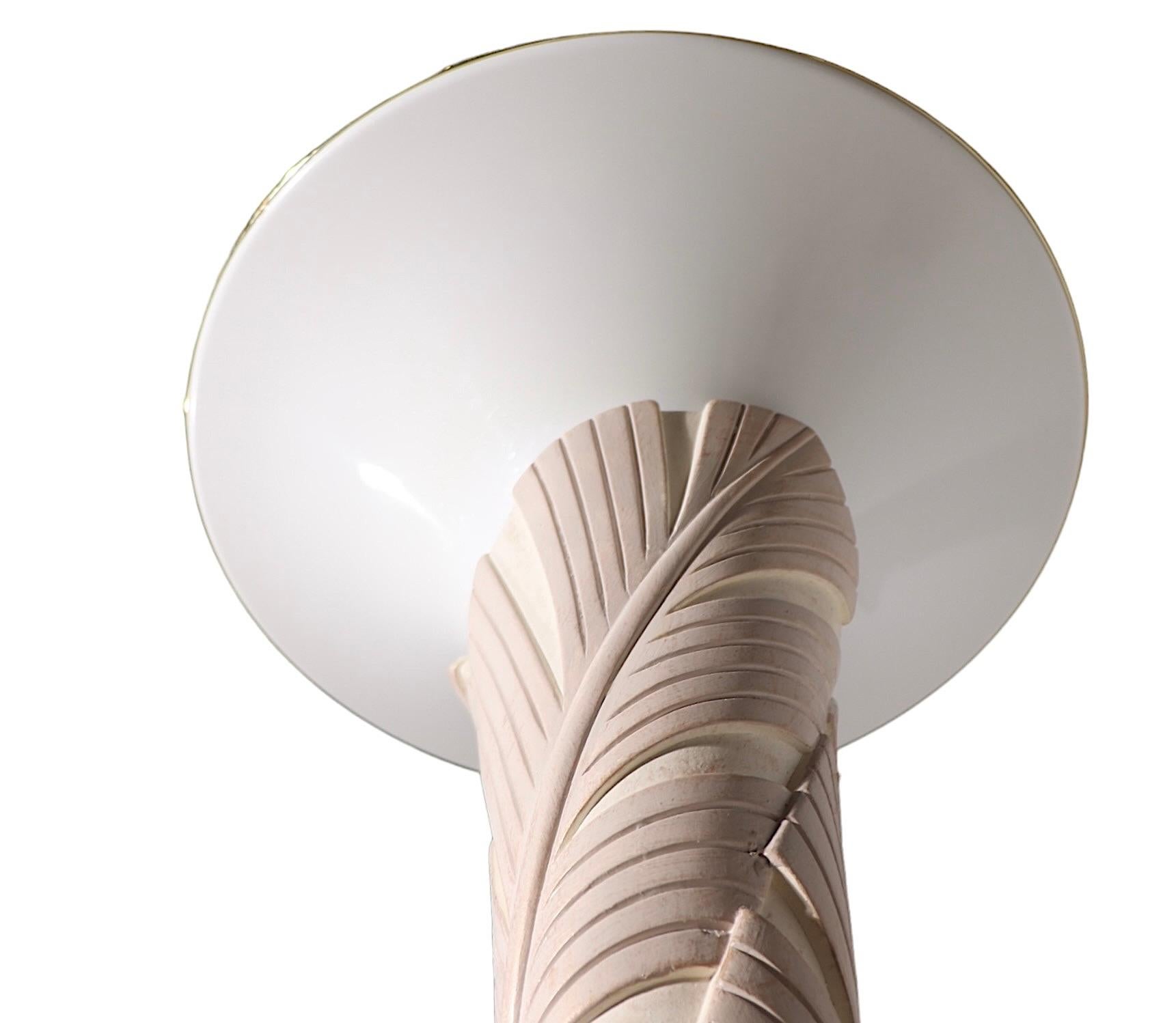 1980's  Torchère en plâtre moderne Art Déco Revival Hollywood Regency de Palm Beach en vente 3