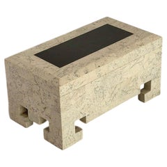 Kiste im Art-Déco-Revival-Stil der 1980er Jahre mit mosaikartigem Steinmuster und Füßen im „Greek Key“-Stil