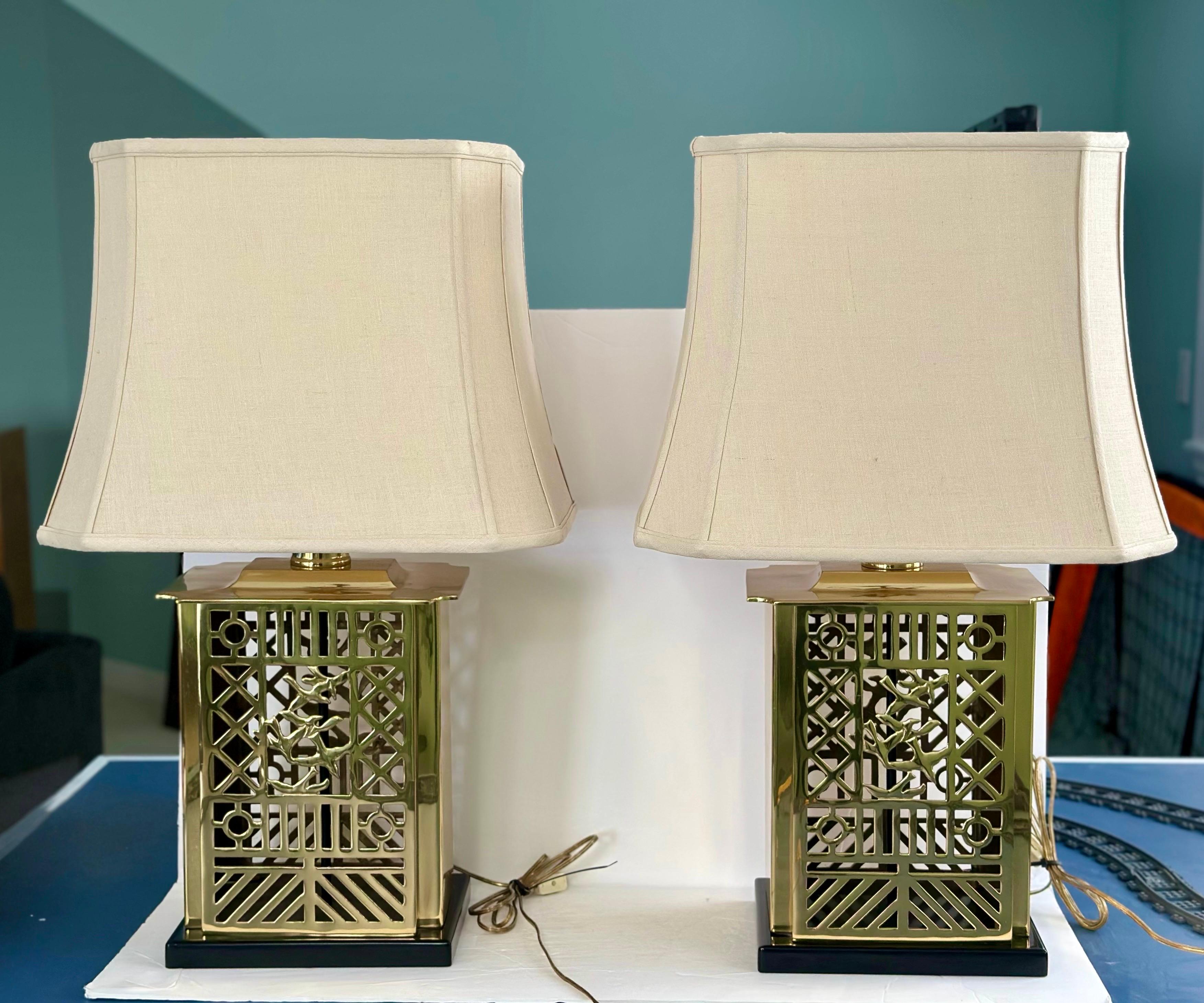 Paire de lampes de table en treillis en laiton laqué Sarreid Art Déco des années 1980 en vente 3