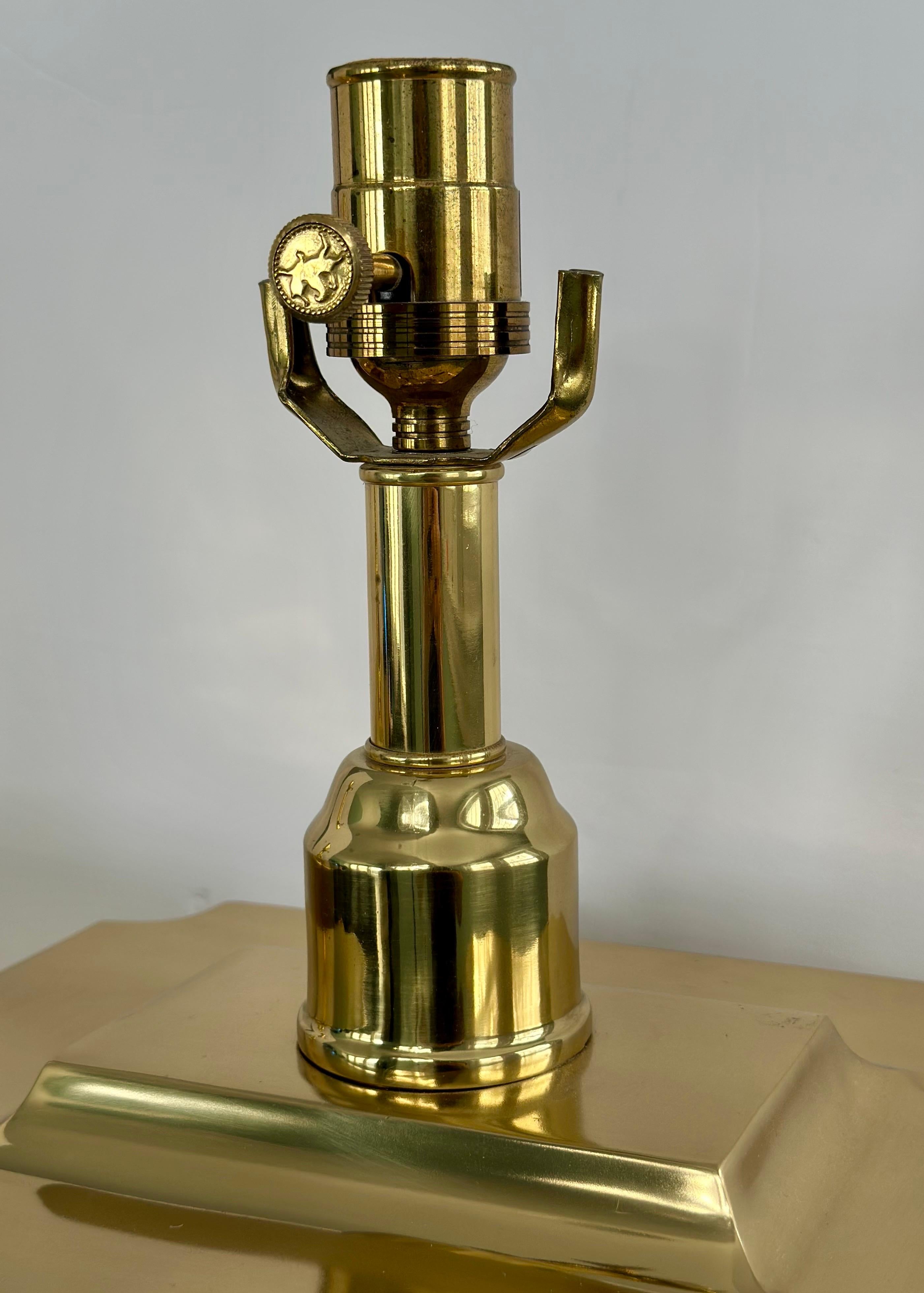 Paire de lampes de table en treillis en laiton laqué Sarreid Art Déco des années 1980 en vente 1