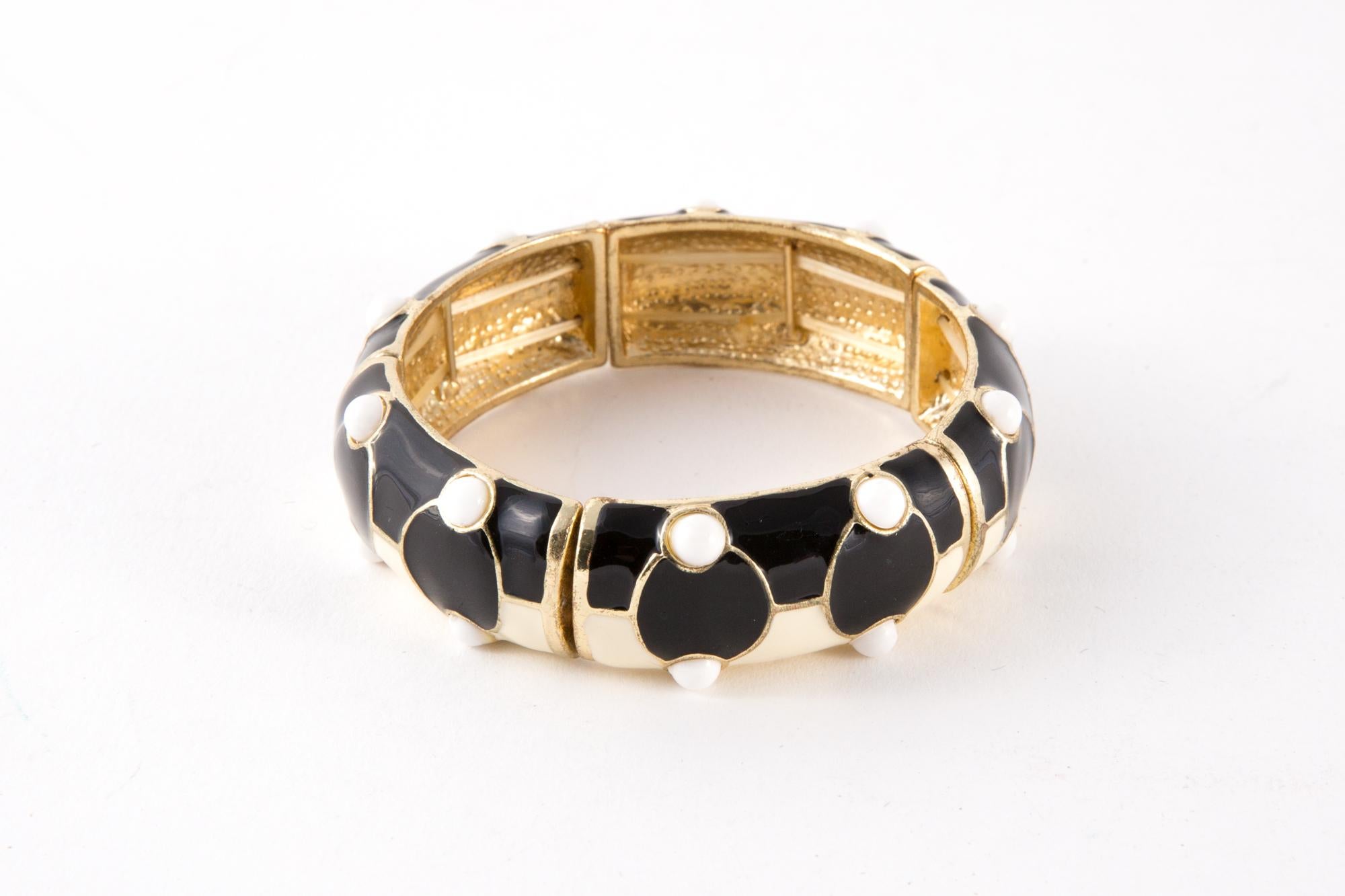 1980s Art Deco style bracelet featuring black & ivory enamel motives, an elastic inside to fit inside the bracelet.
In good vintage condition.  Made in France.
We guarantee you will receive this gorgeous item as described and showed on