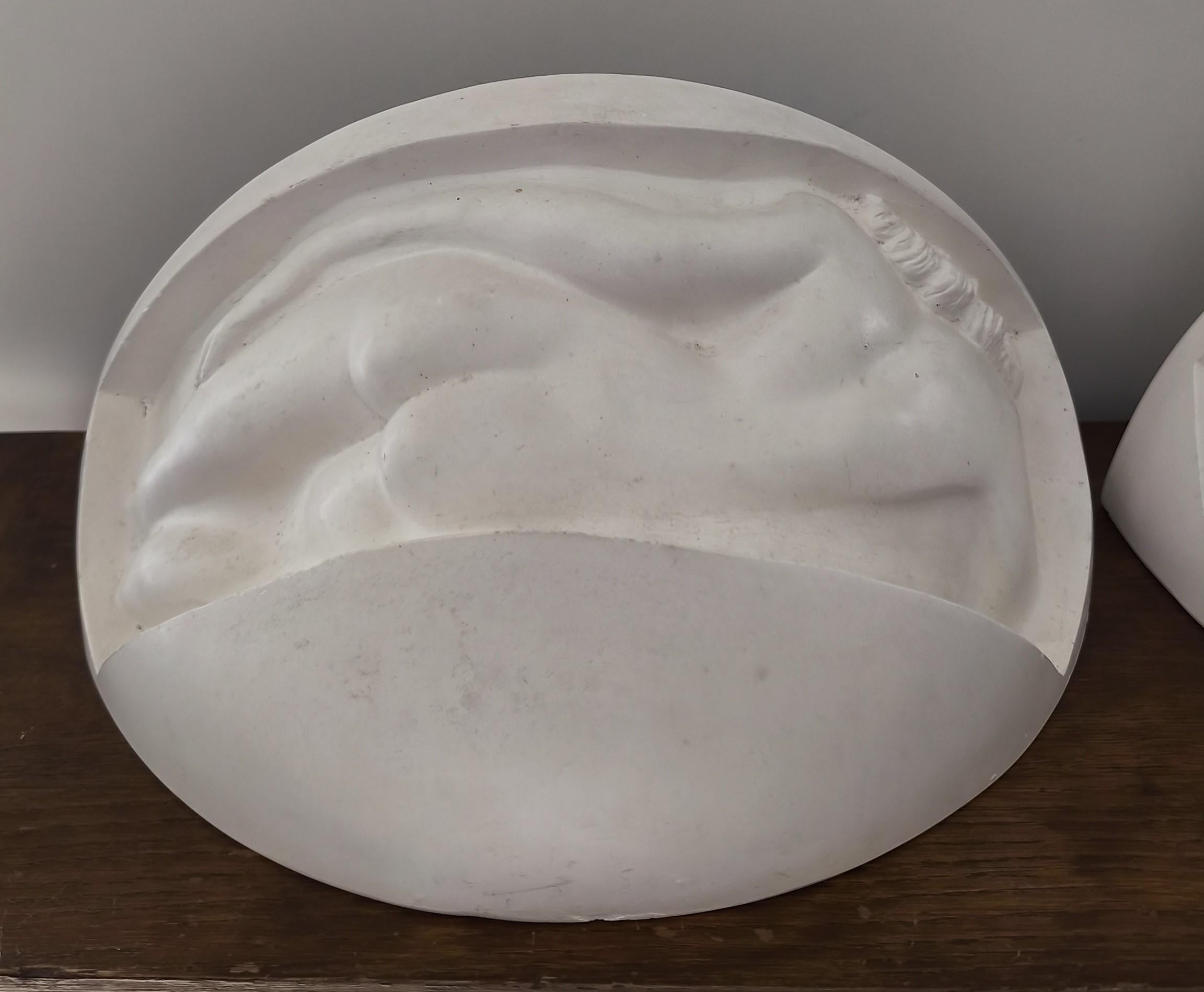 Par de apliques de estilo Art Decó de los años 80 con decoración de mujeres desnudas, escayola en venta 6