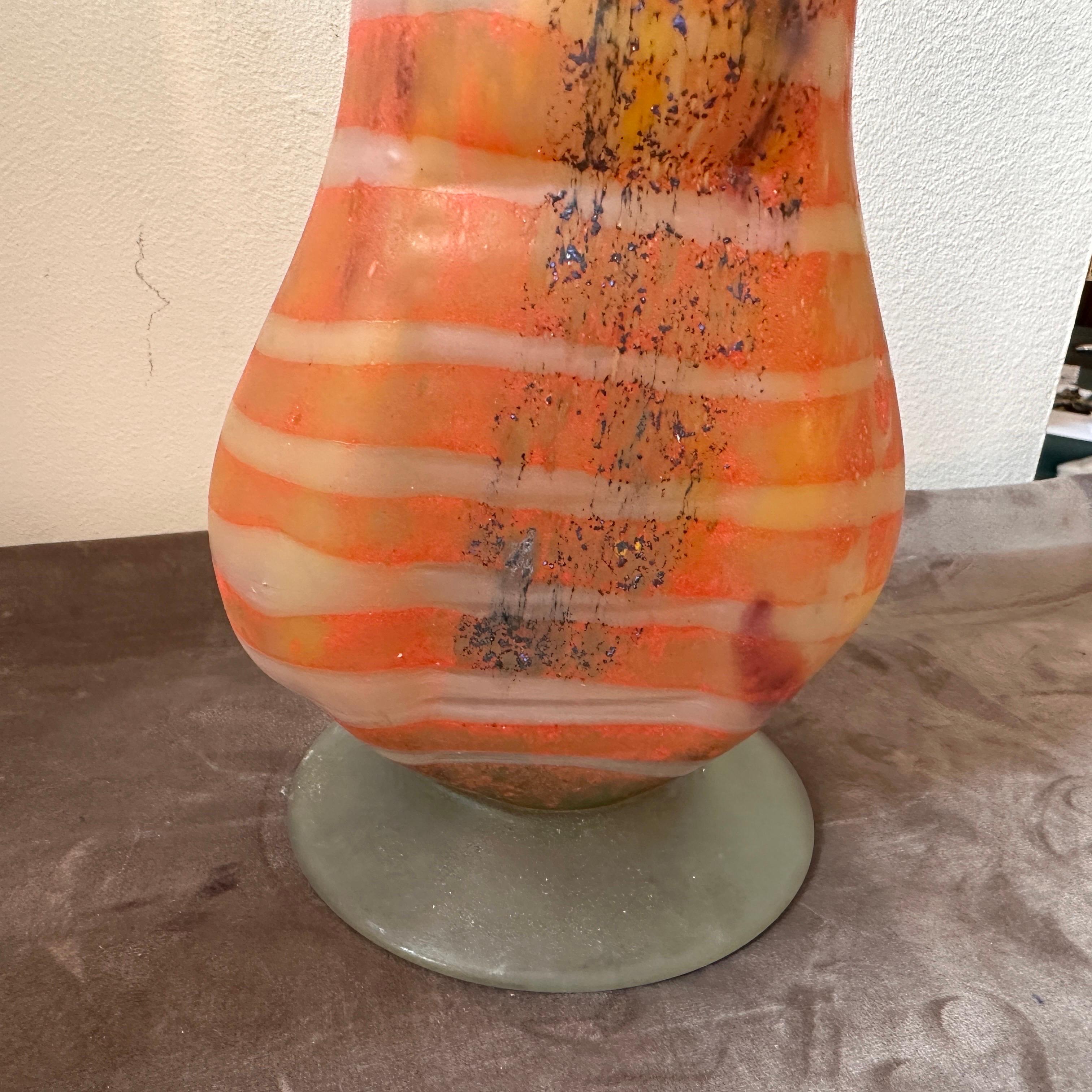 Italiano Vaso ad anfora in vetro di Murano stile Art Nouveau degli anni '80 in vendita