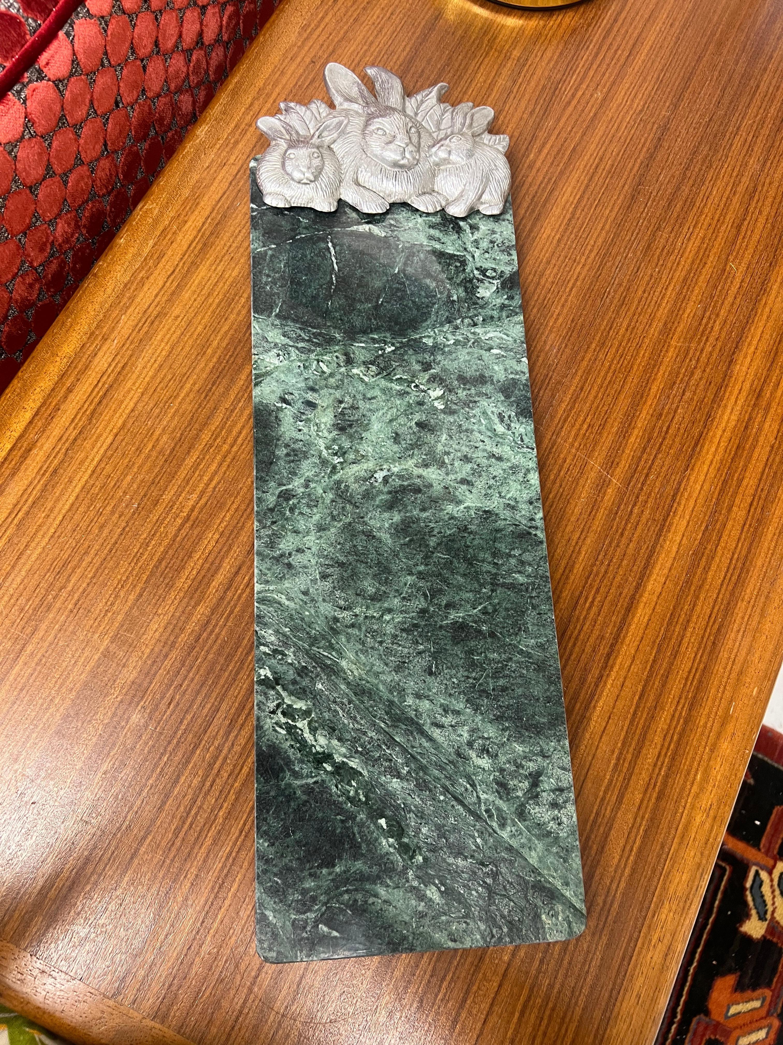 Tabla de quesos de mármol verde conejo Arthur Court de los años 80 Otro en venta
