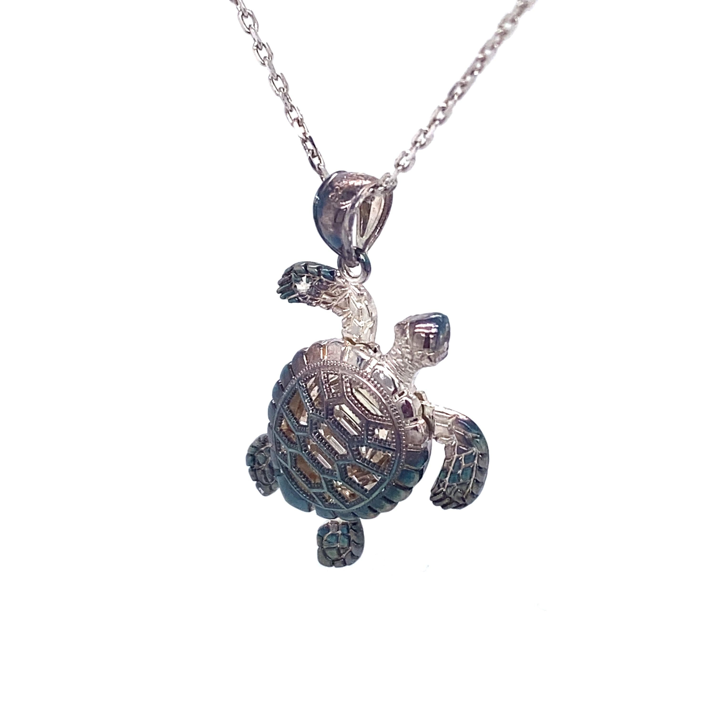 1980er Jahre Schildkrötenanhänger mit Gelenk aus Sterlingsilber mit gebrannter Patina für Damen oder Herren im Angebot