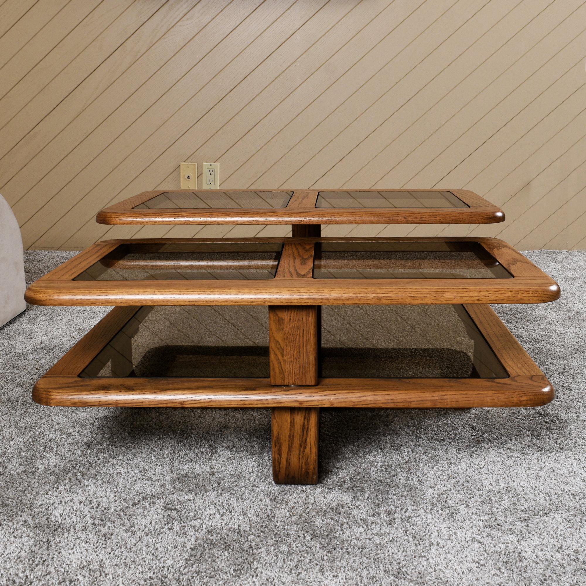 Table basse pivotante carrée en chêne et verre fumé des années 1980 en vente 4