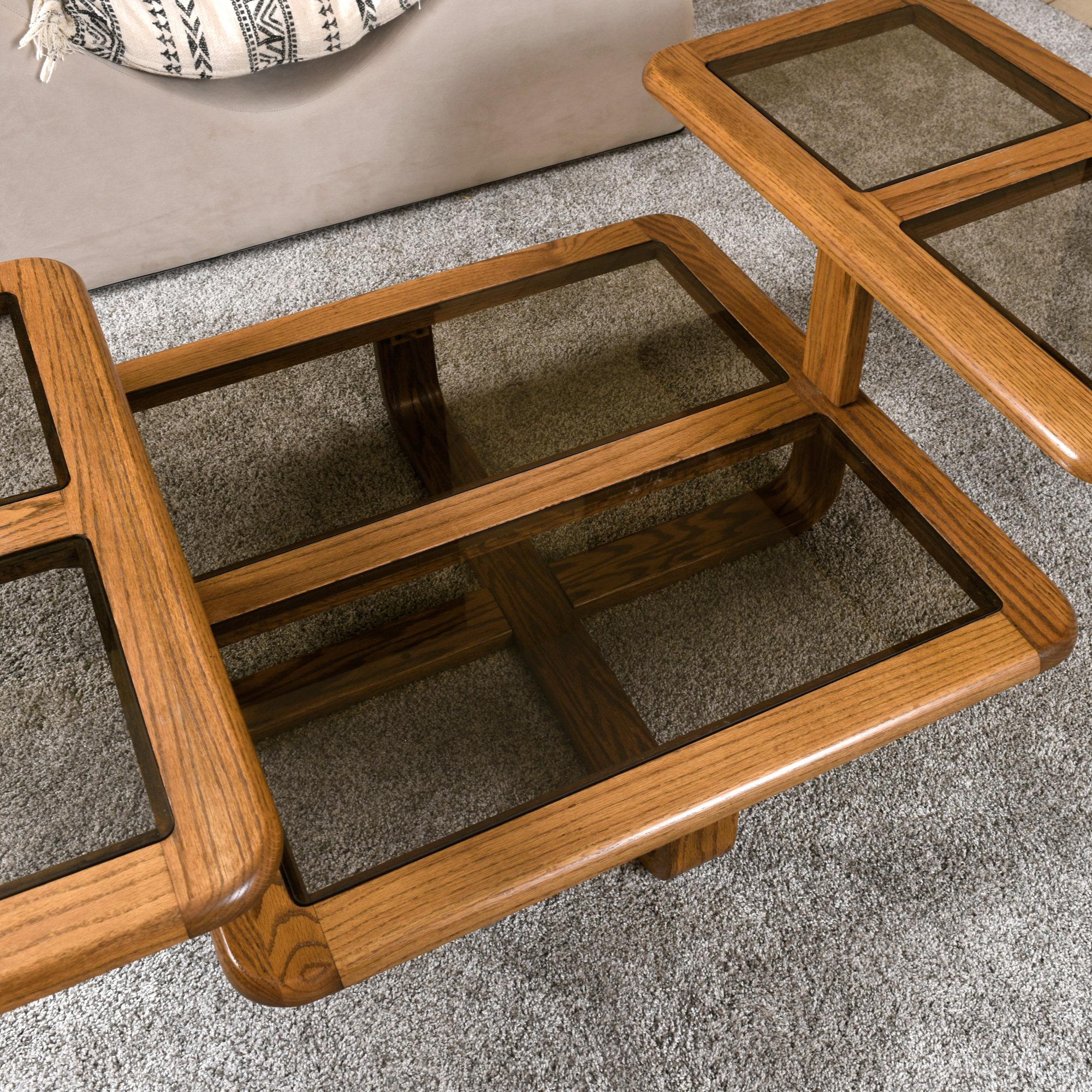 Table basse pivotante carrée en chêne et verre fumé des années 1980 en vente 7