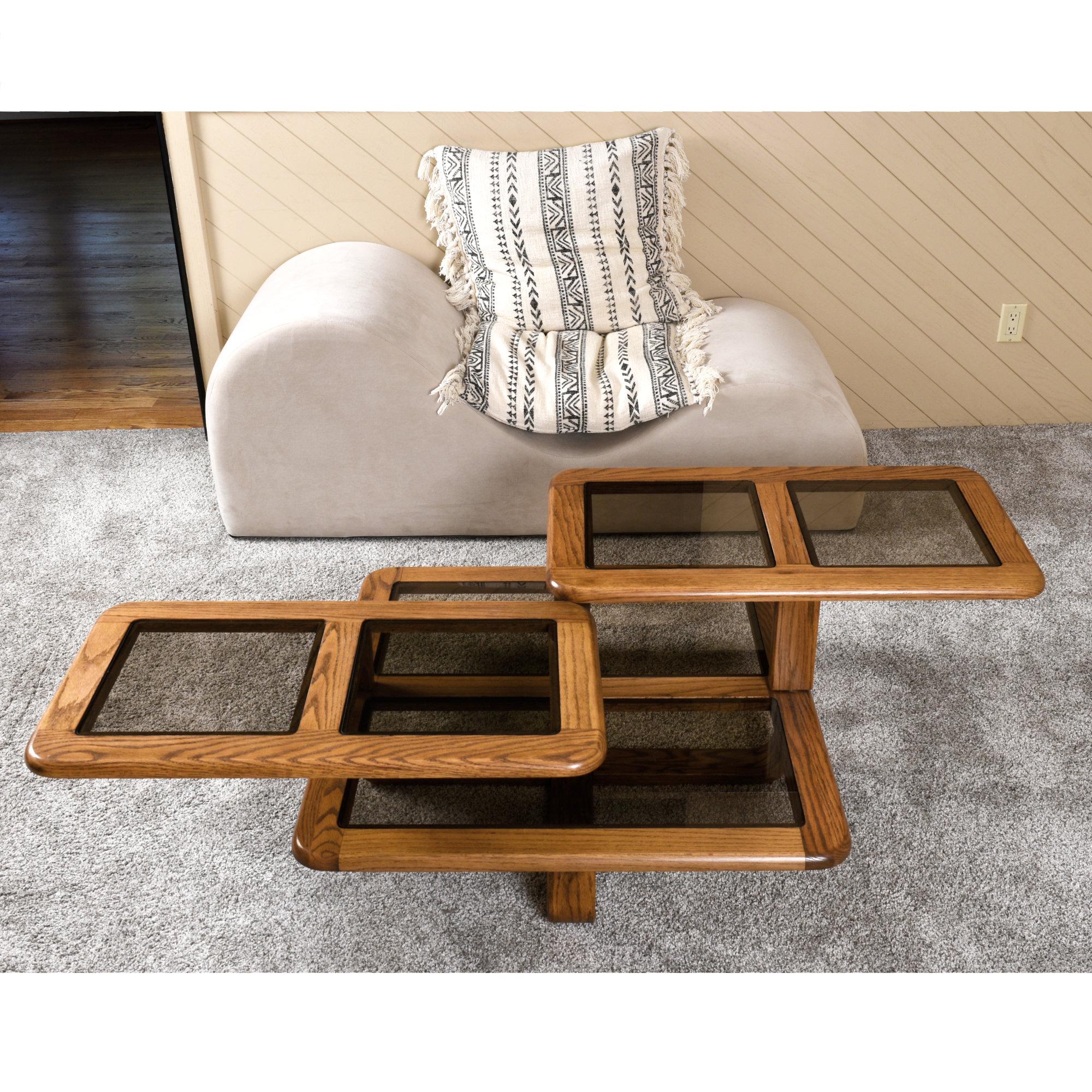 Américain Table basse pivotante carrée en chêne et verre fumé des années 1980 en vente