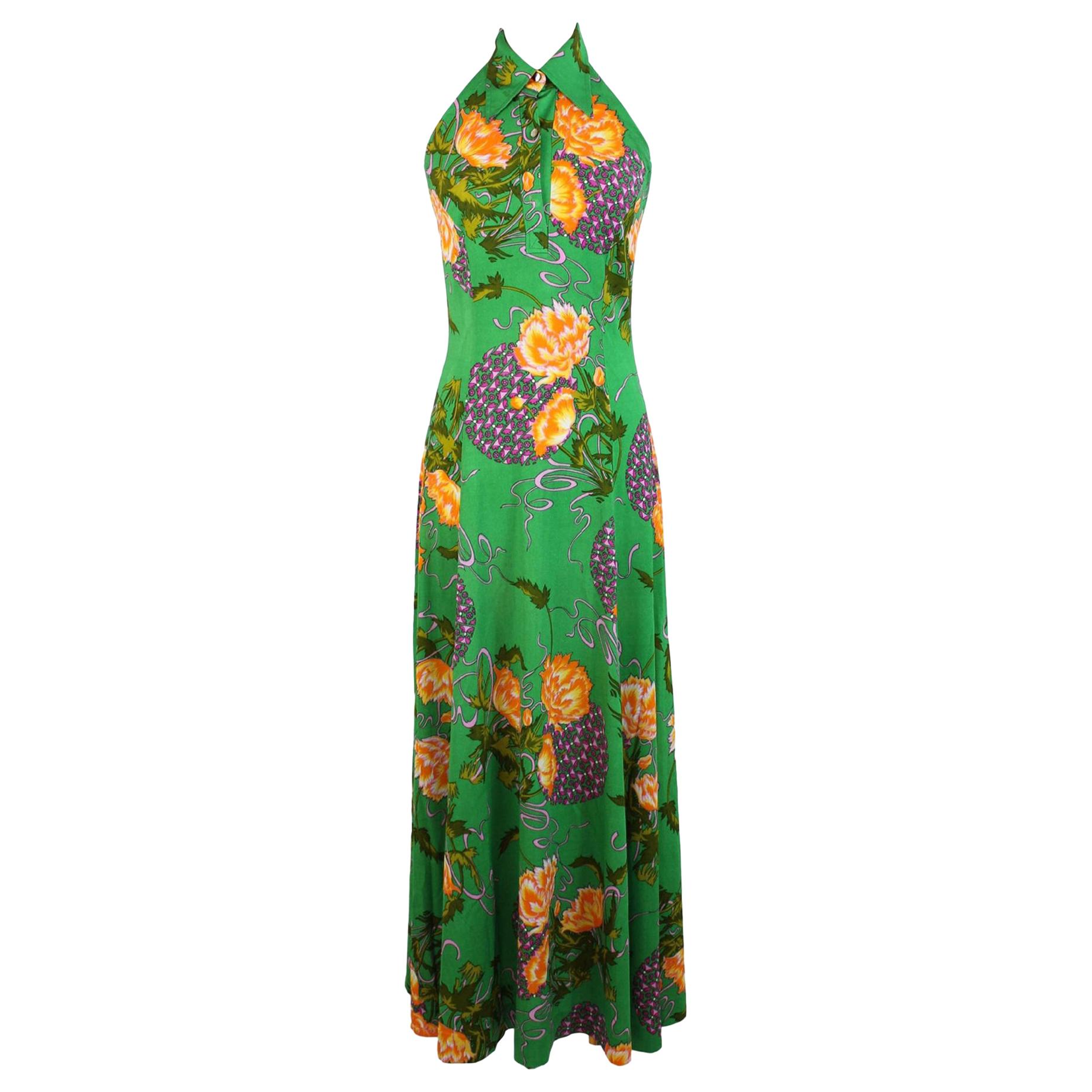 Long dress for women, green with colorful floral patterns. American neckline, sleeveless. Made in Italy. Excellent vintage conditions.

Size: 40 It 6 Us 8 Uk

Shoulders: 40 cm
Chest / bust: 44 cm
Length: 150 cm