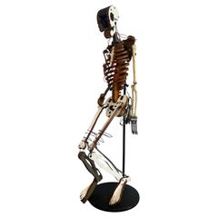 Esqueleto Escultórico de Madera Tallada y Electrónica de 1980 Hecho por Artista de Objetos Encontrados