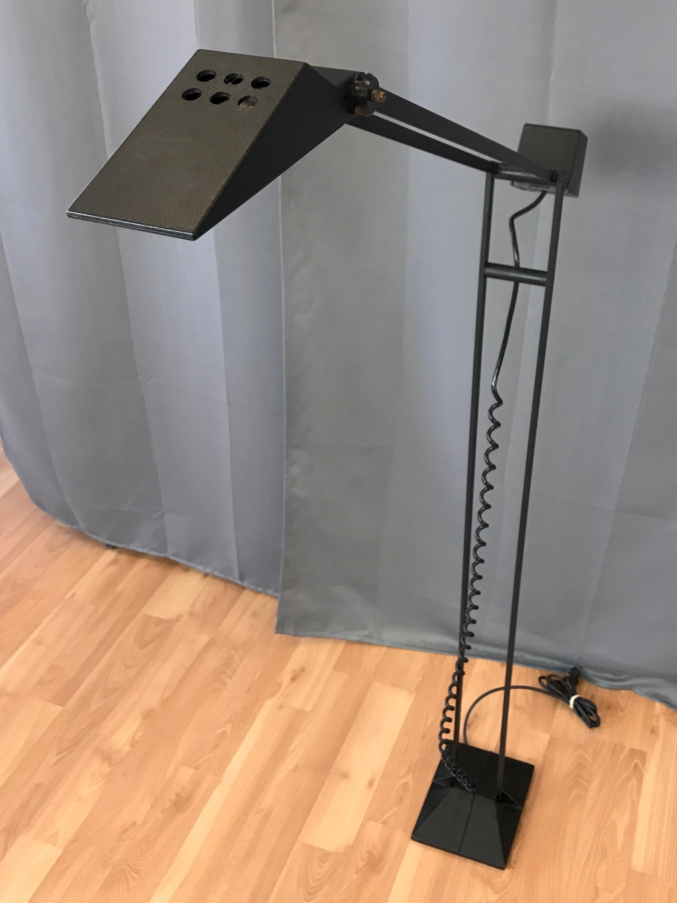 Minimaliste lampadaire articulé Artup Minimalist des années 1980 en métal noir