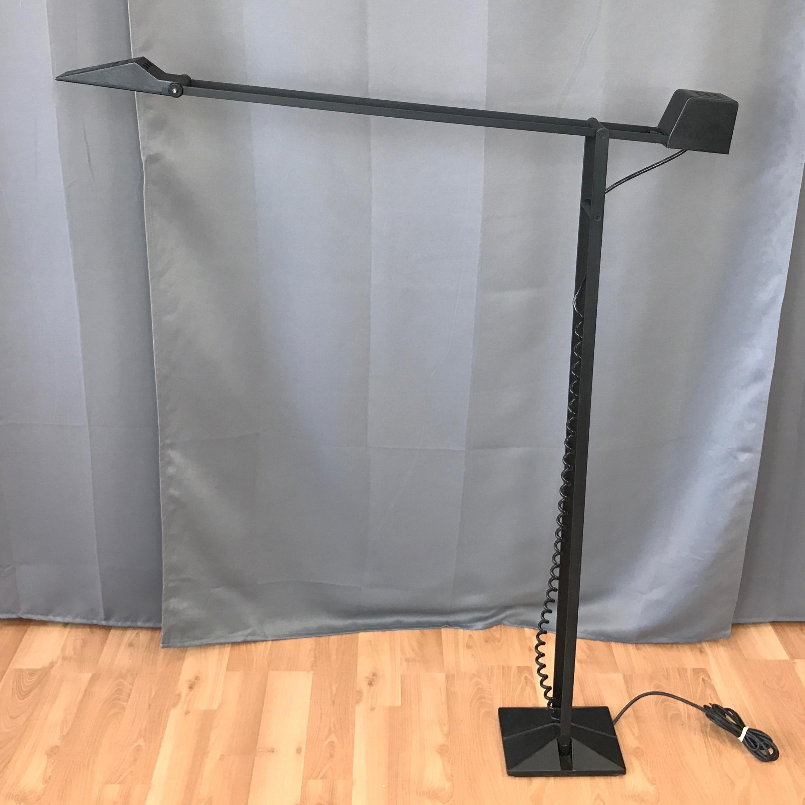 Moulage lampadaire articulé Artup Minimalist des années 1980 en métal noir