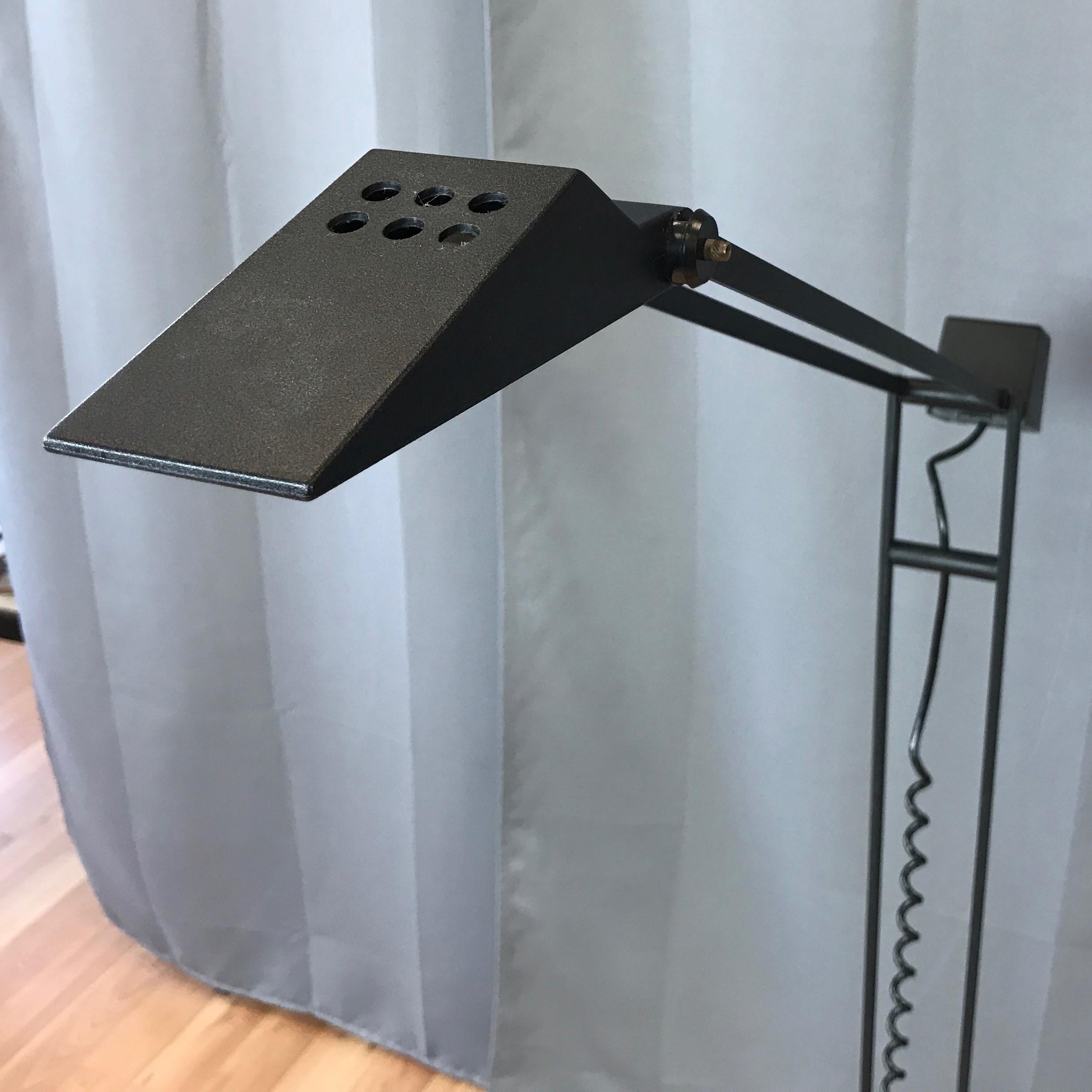 Fin du 20e siècle lampadaire articulé Artup Minimalist des années 1980 en métal noir