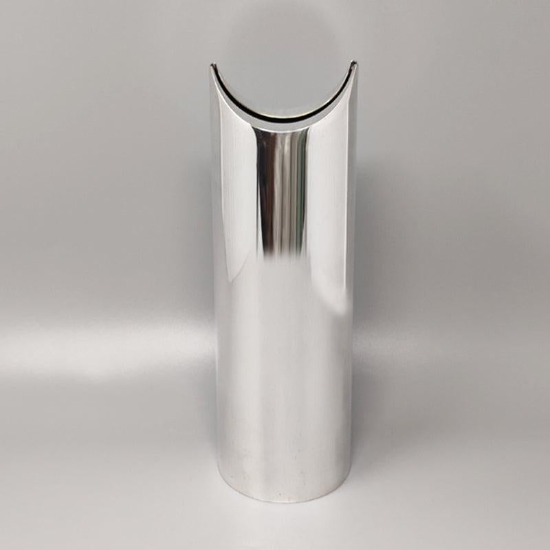 1980s Astonishing Lino Sabattini Ohun Ohara vase in silver plated. This vase is in excellent condition.
Dimension:
diameter 3,54 x 10,62 H inches
diameter cm 9 x cm 27 H