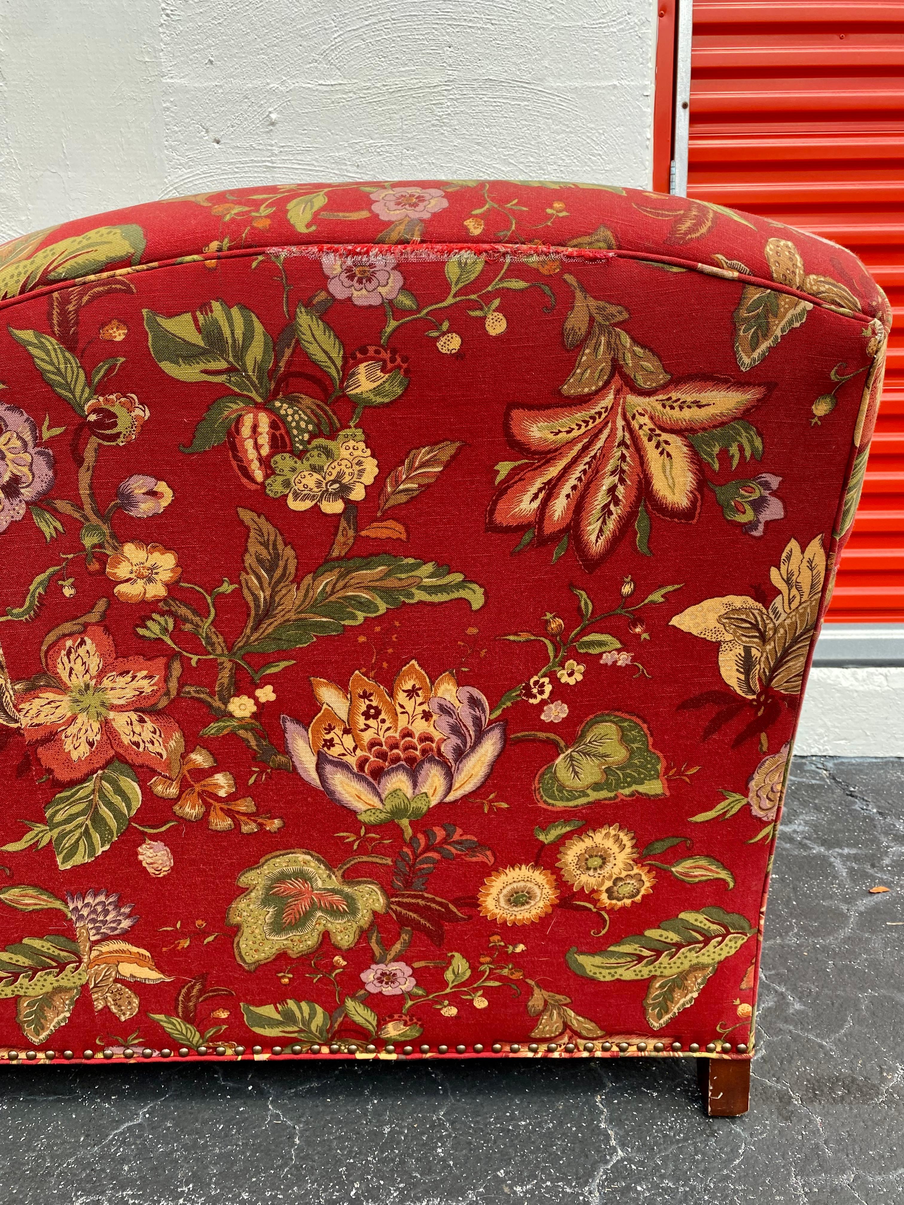 1980s Attributed to George Smith Chintz Floral Linen English Sofa For Sale 2