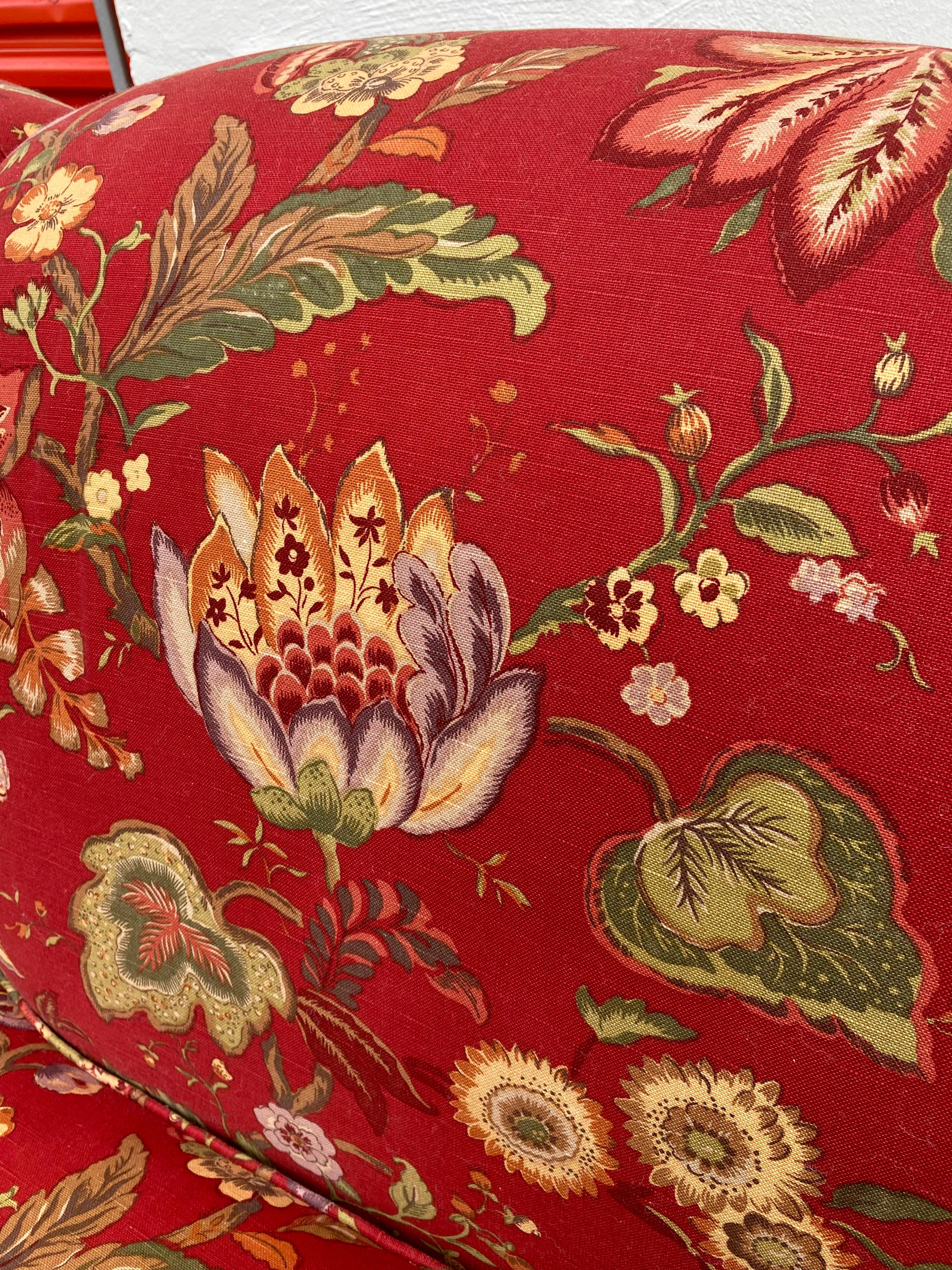 1980s Attributed to George Smith Chintz Floral Linen English Sofa For Sale 5