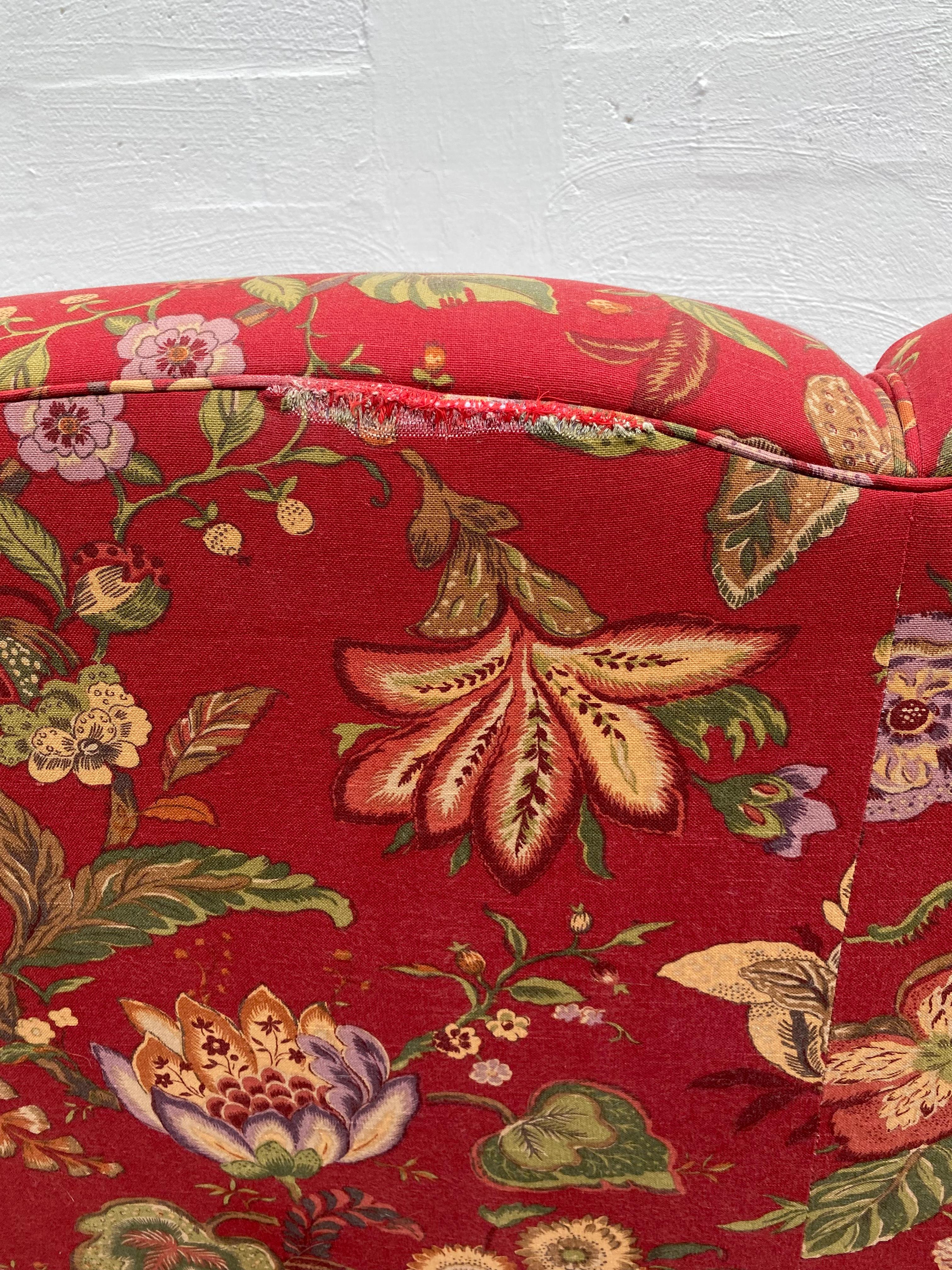 1980s Attributed to George Smith Chintz Floral Linen English Sofa For Sale 8