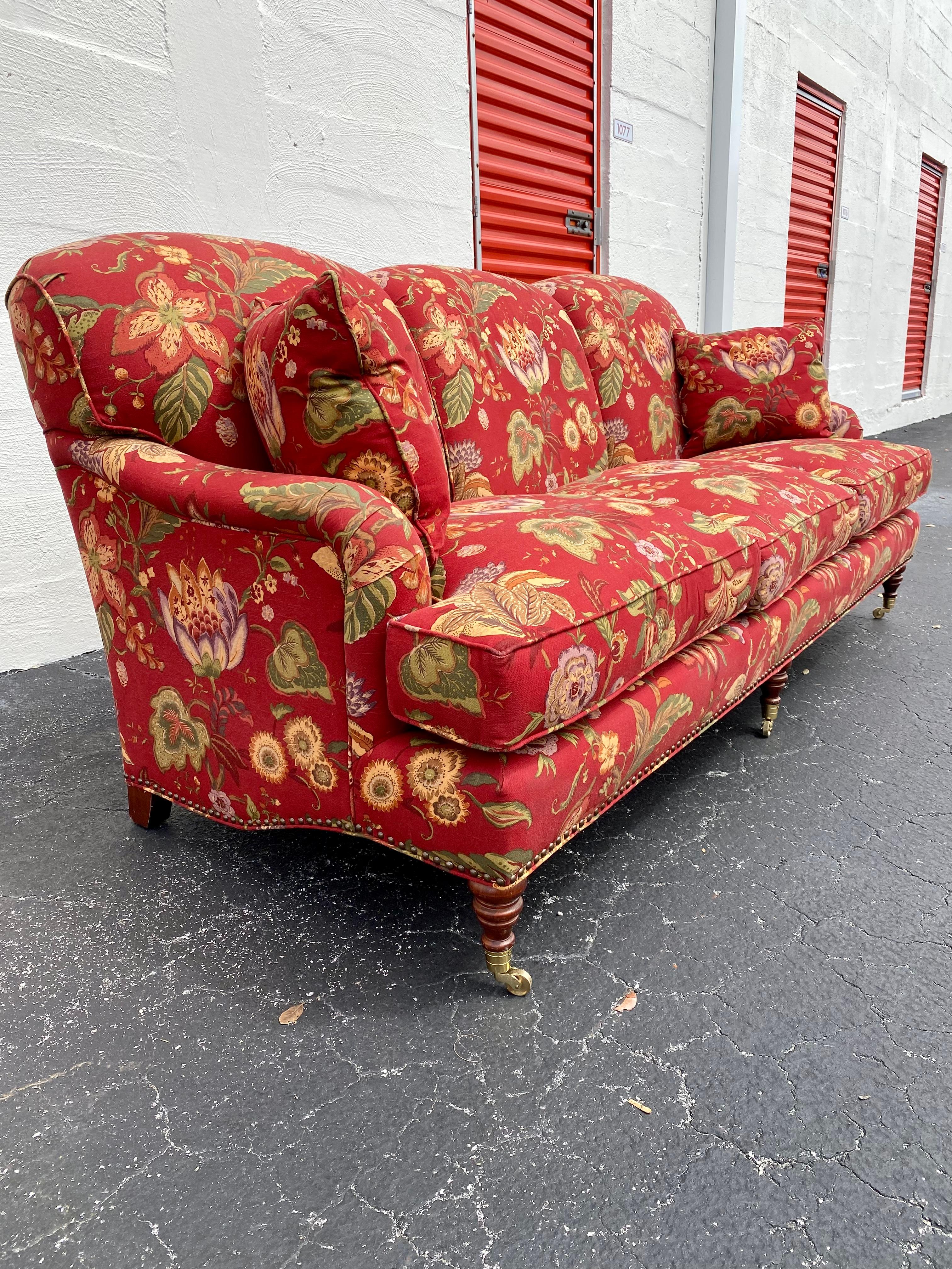 1980s Attributed to George Smith Chintz Floral Linen English Sofa In Good Condition For Sale In Fort Lauderdale, FL